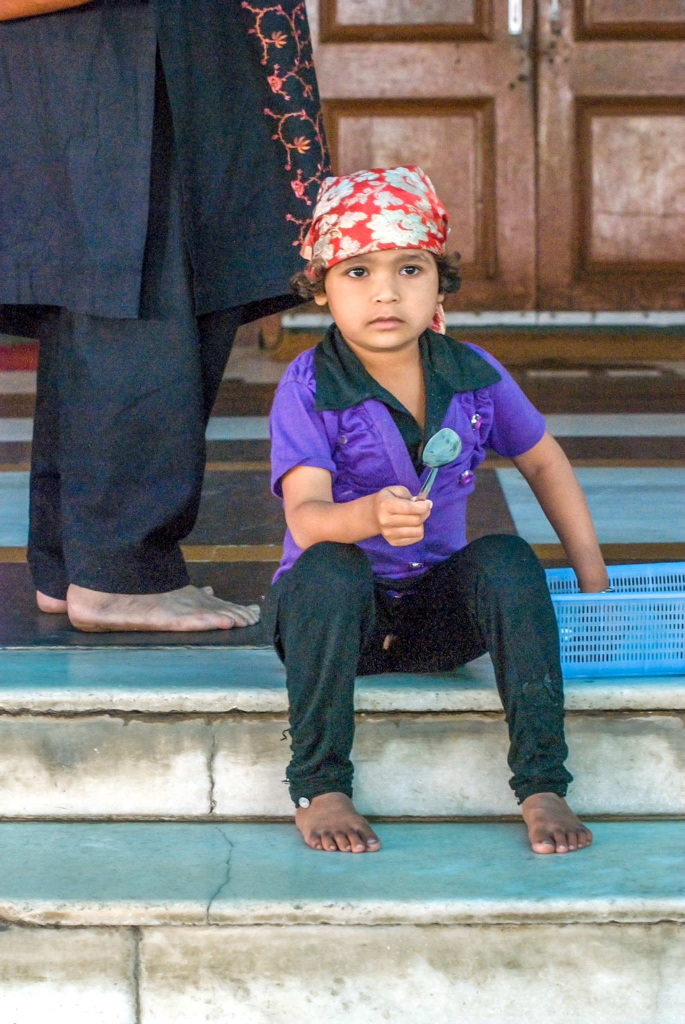 No-one is refused a free meal regardless of their wealth, religion, age or sex. Diners are expected either to help out in the kitchen that day or to make a monetary donation.