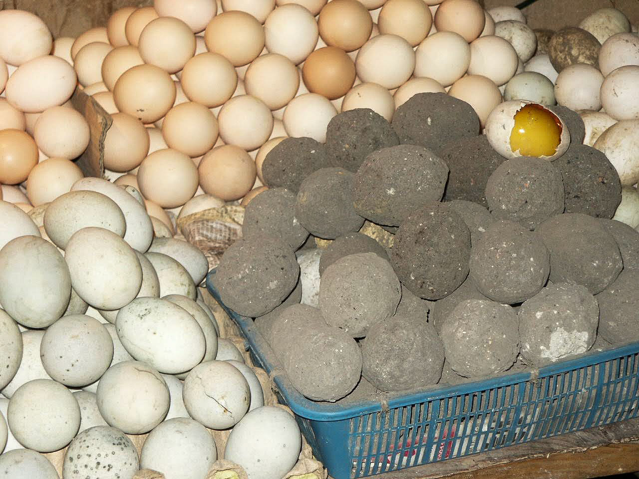 Eggs - Fresh, preserved in lime, 1000 year old!