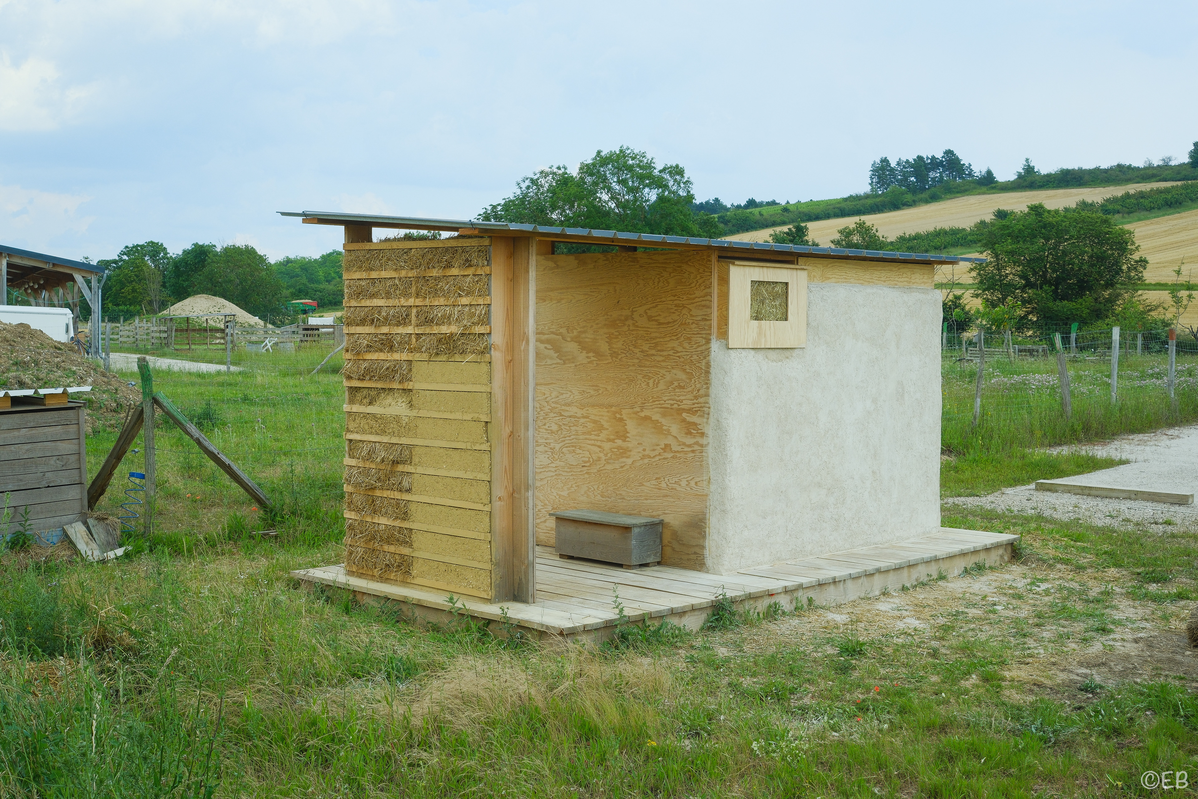 On avait plus d'enduit, il a fallu prioriser...