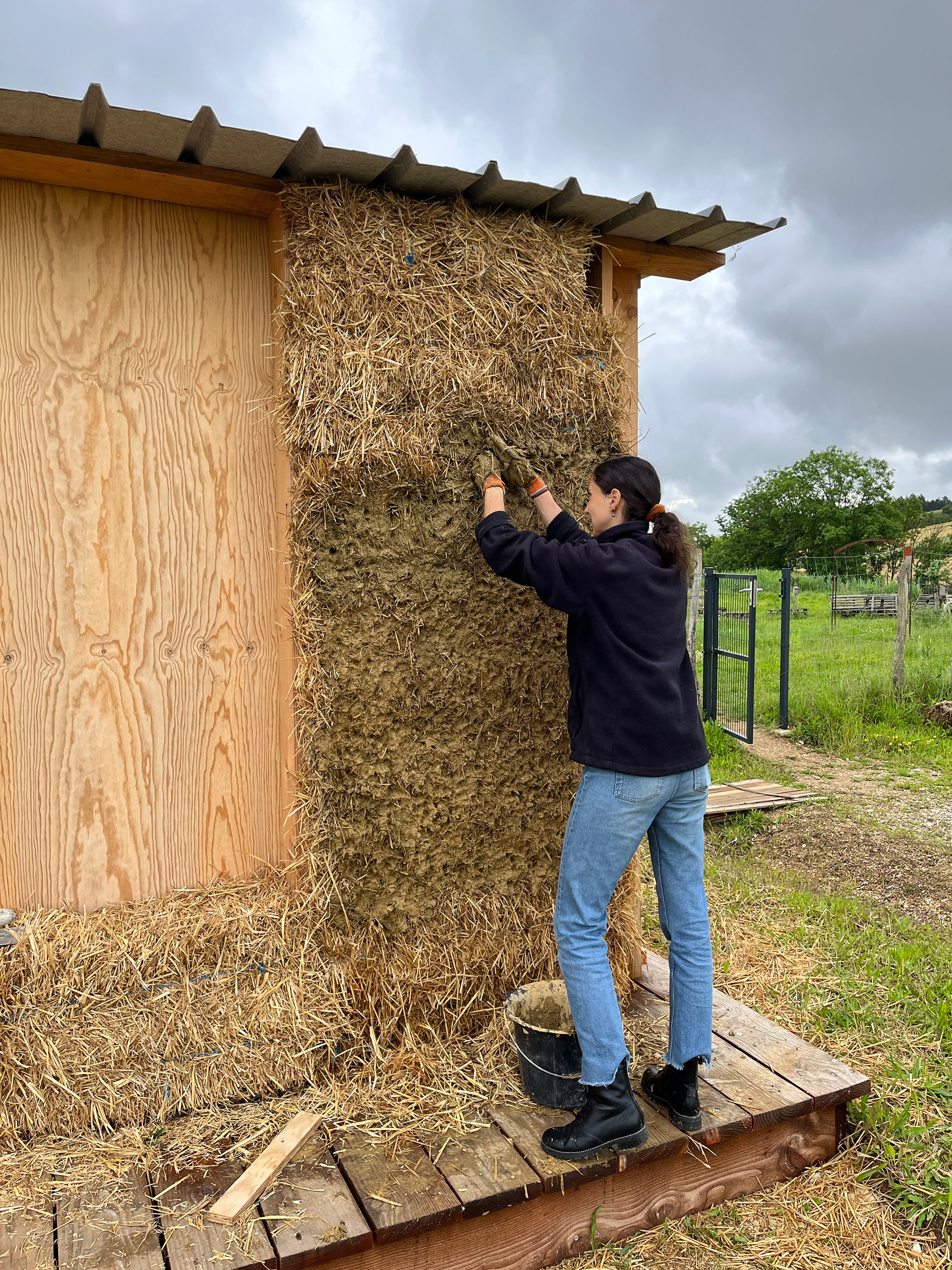 Fig 20 : Il faut bien faire pénétrer la 1ère couche dans la paille pour que la suivante accroche