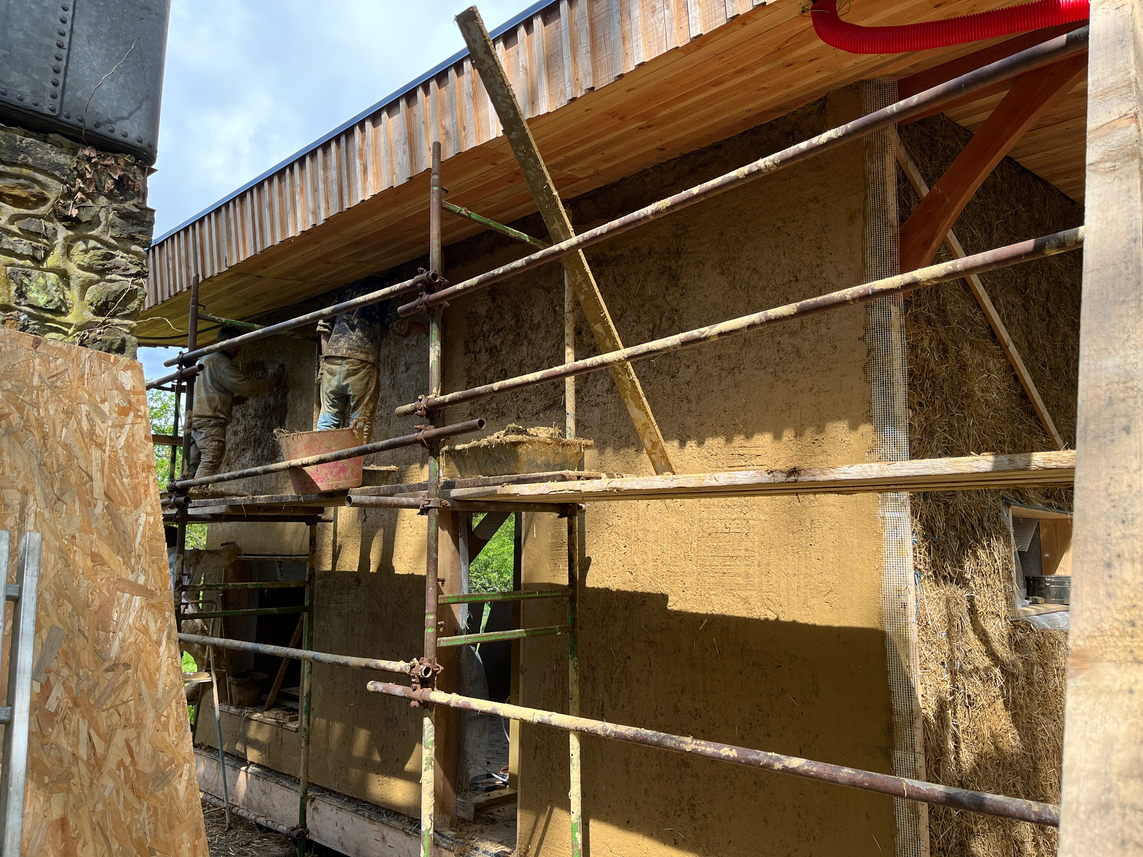 Fig 17 : Mur Est en cours d'enduit