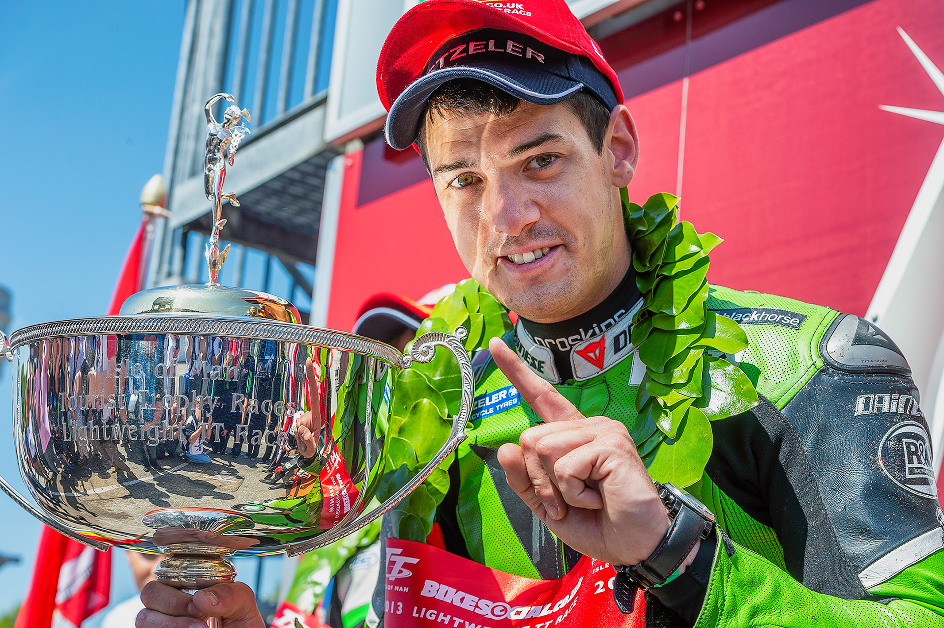 James Hillier wins Leightweight TT