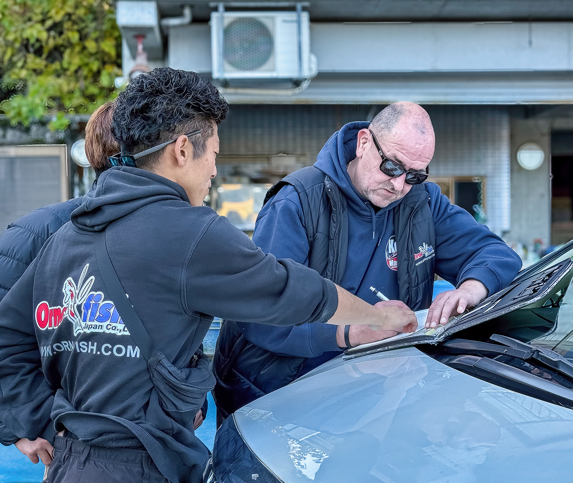The Orna Fish Boyz Shotaro and Jeroen sign the deal with Roy of Suda Koi Farm