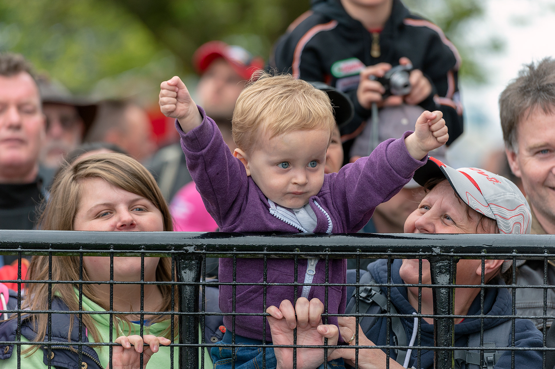 Wee Lad cheers on Michael Dunlop