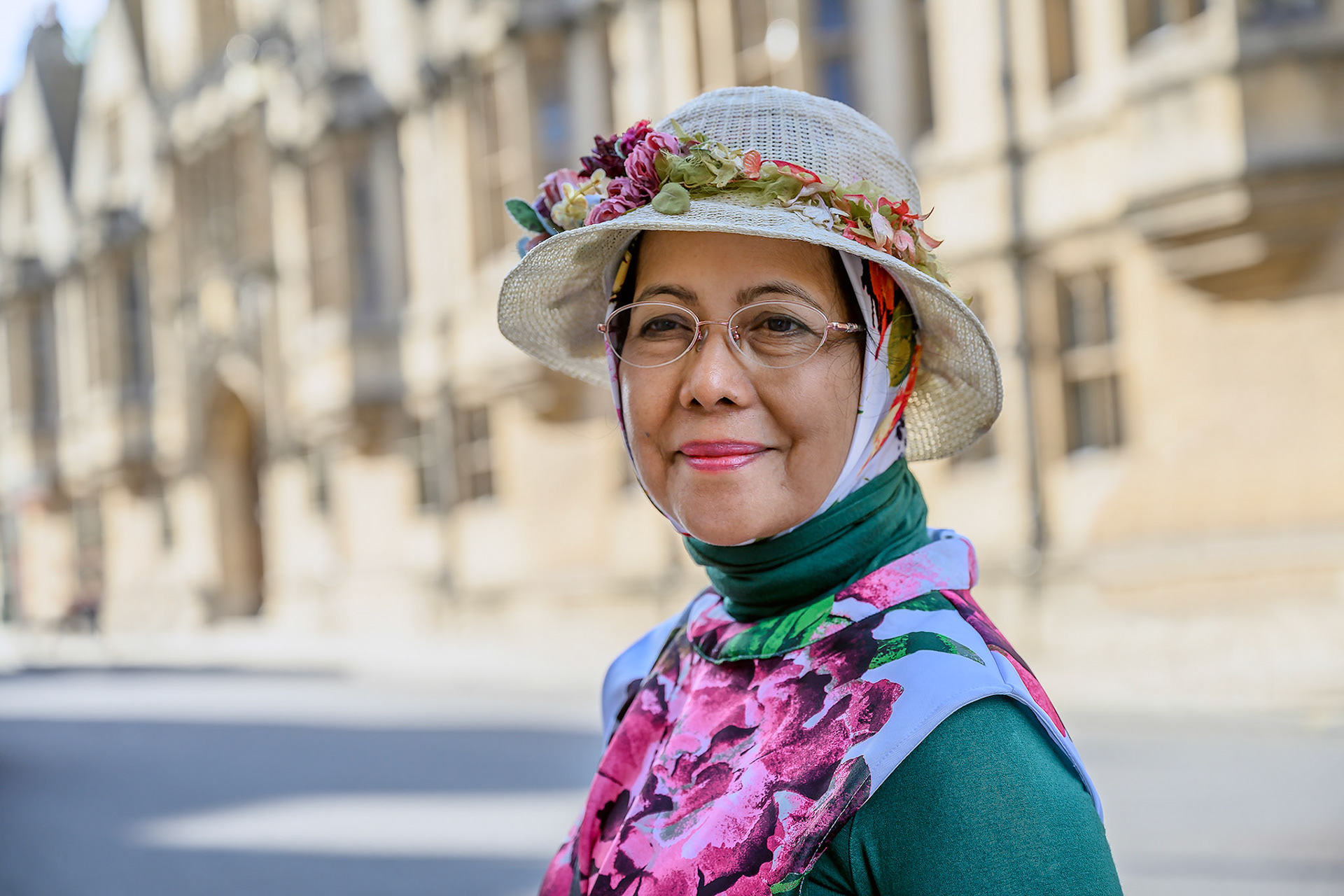 Tourist on Main St., Oxford UK