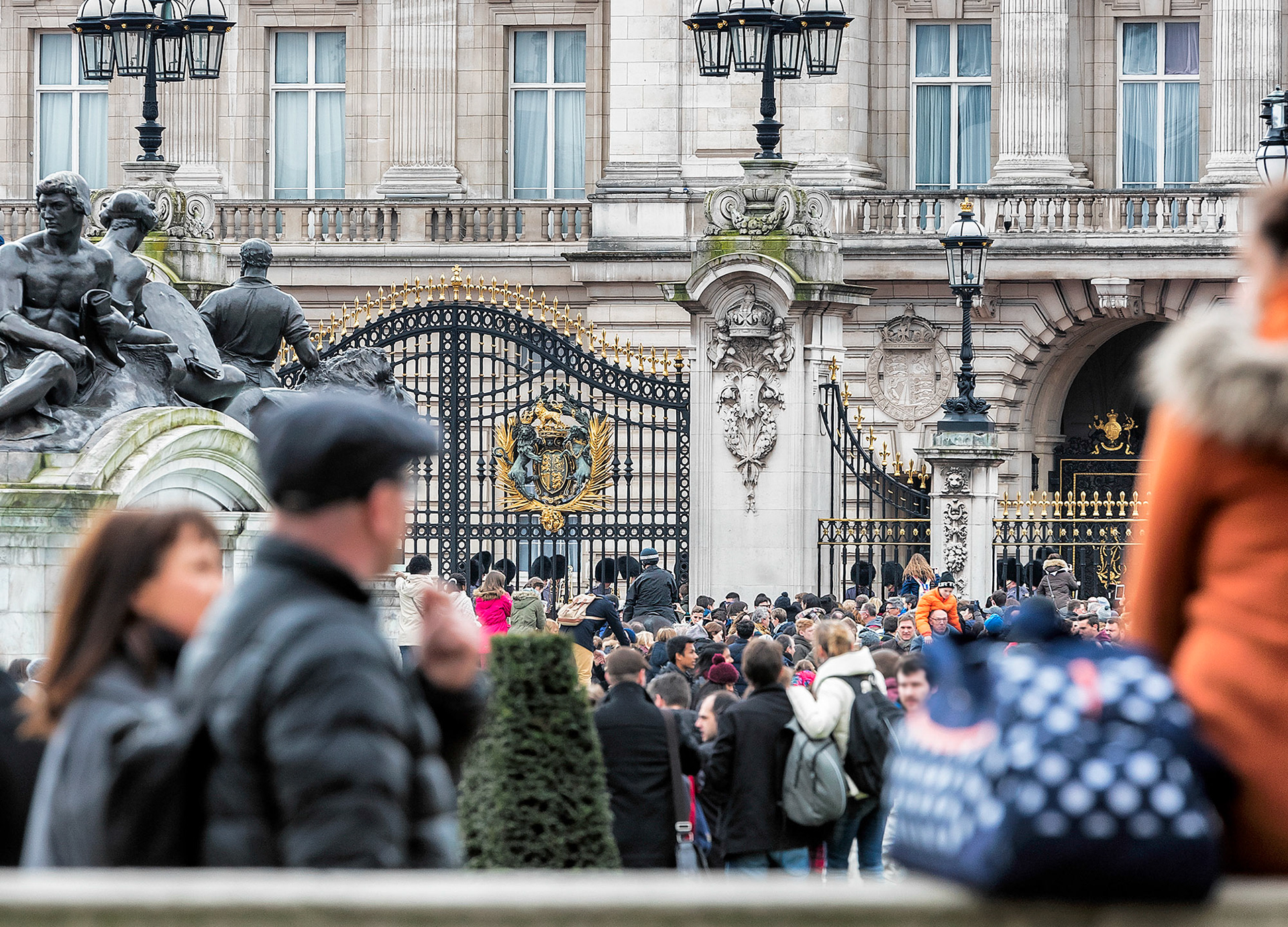 What appears madness is just another day of tourist’s at Buckingham Palace.