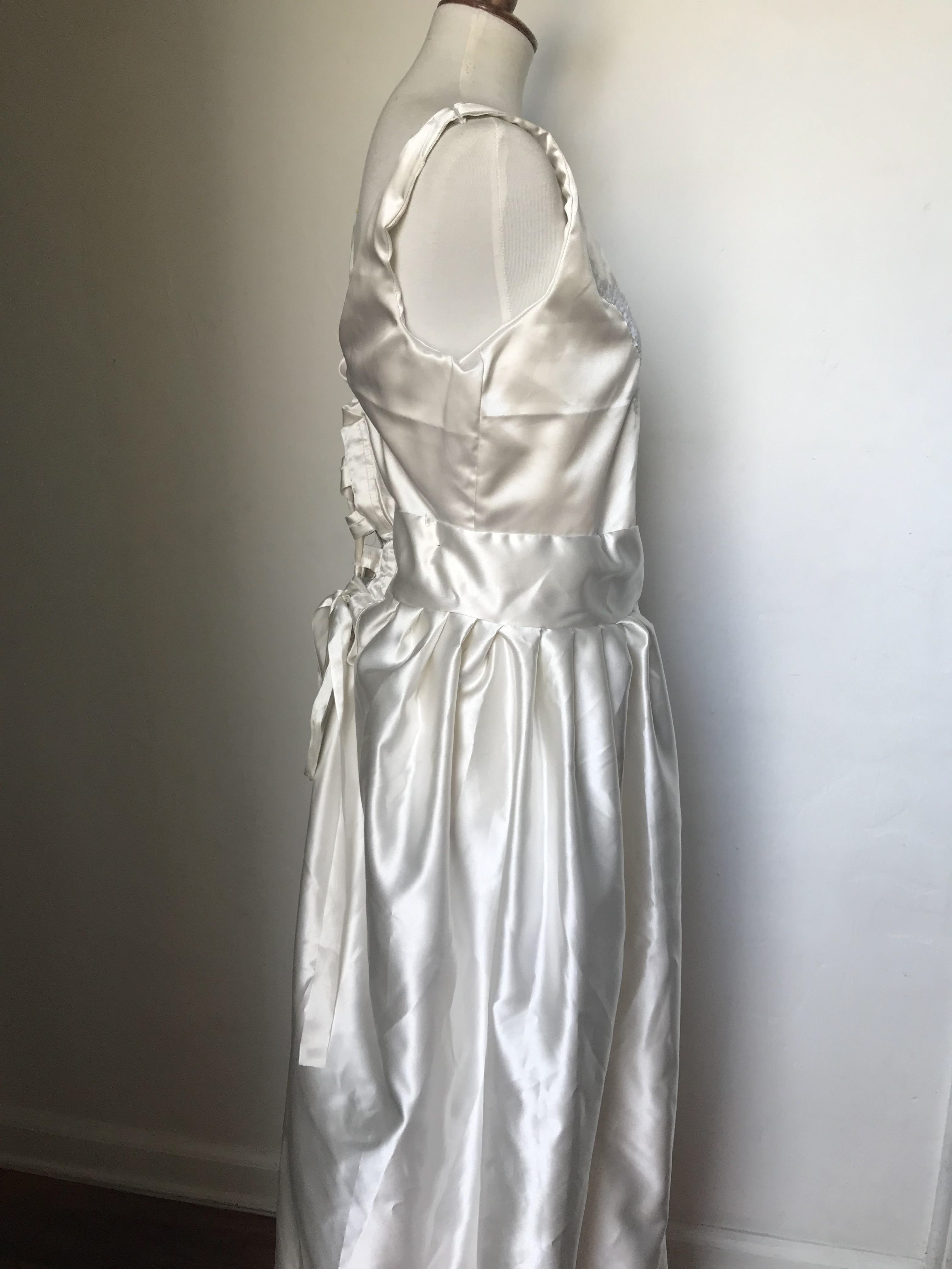 A side view of the dress
