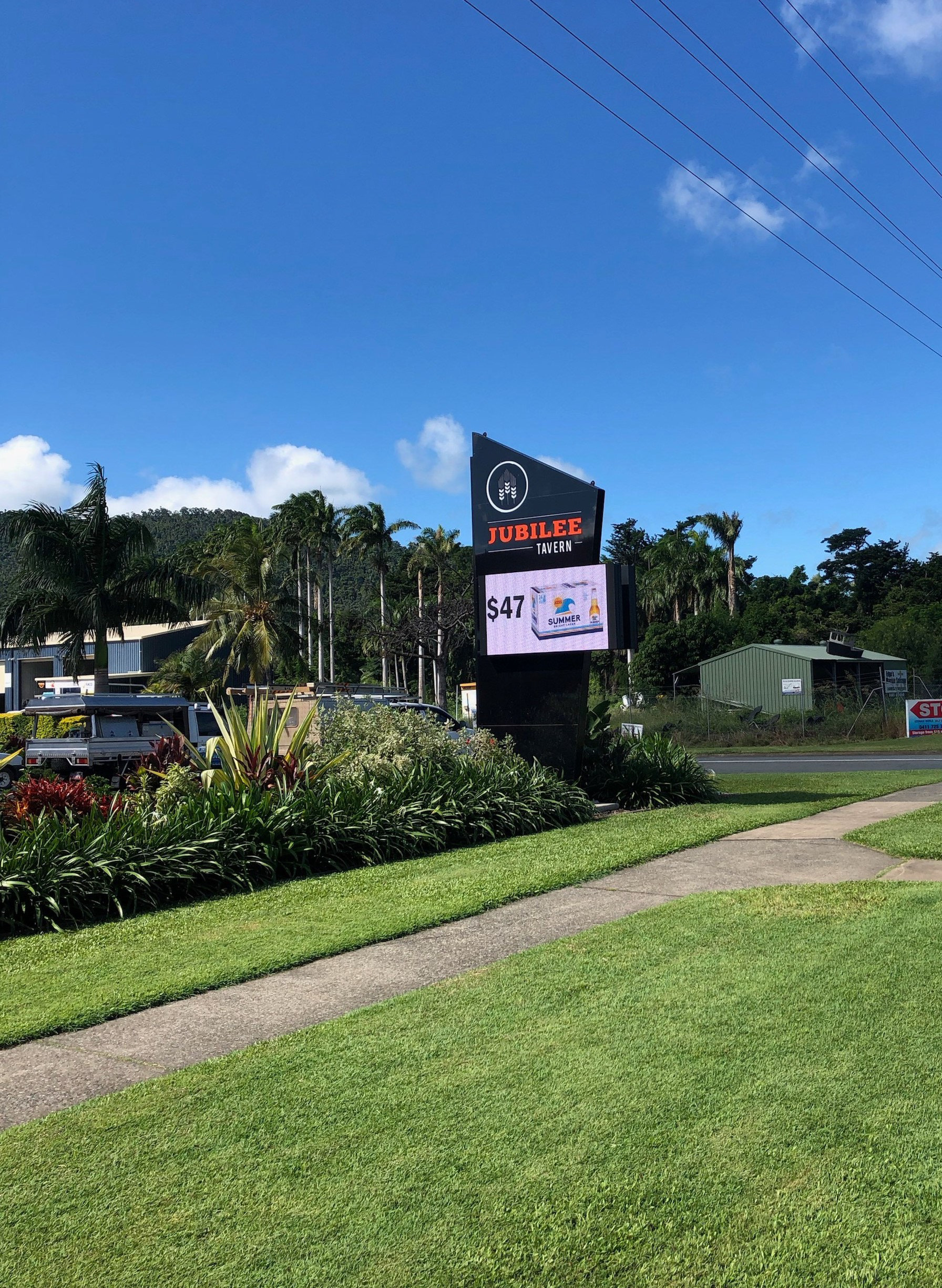 Jubilee Tavern | 10mm, 2.56mW x 1.28mH