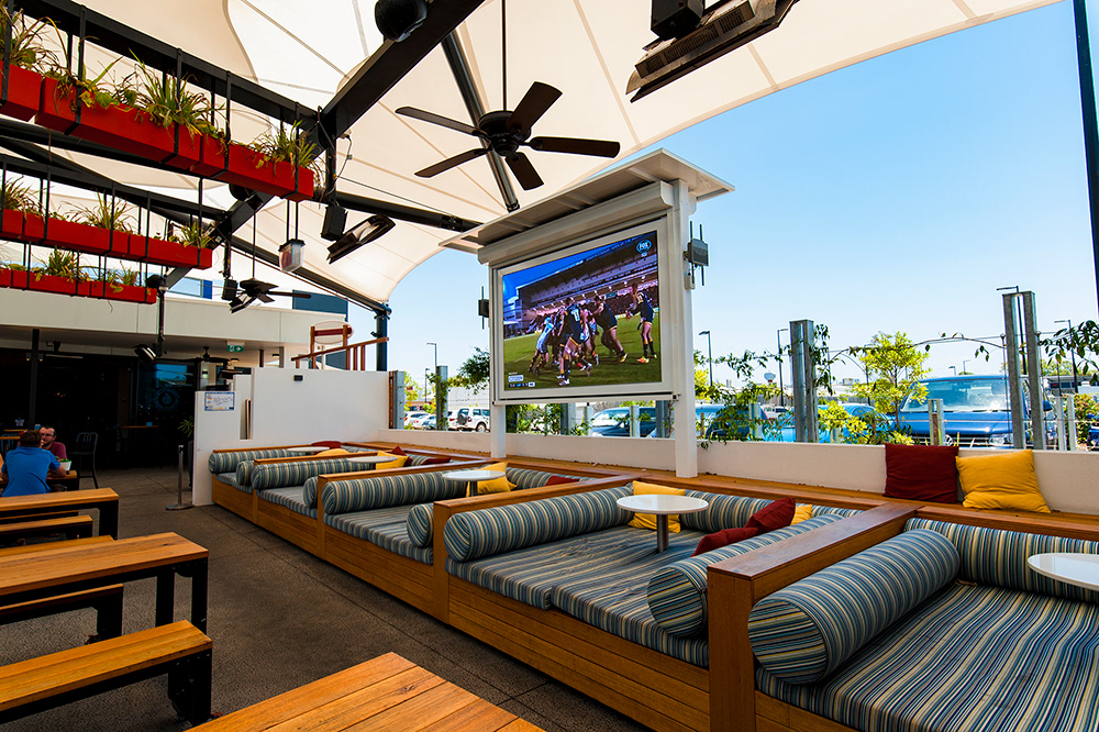 Coolum Beach Club | 5.2mm, 2.5mW x 1.5mH