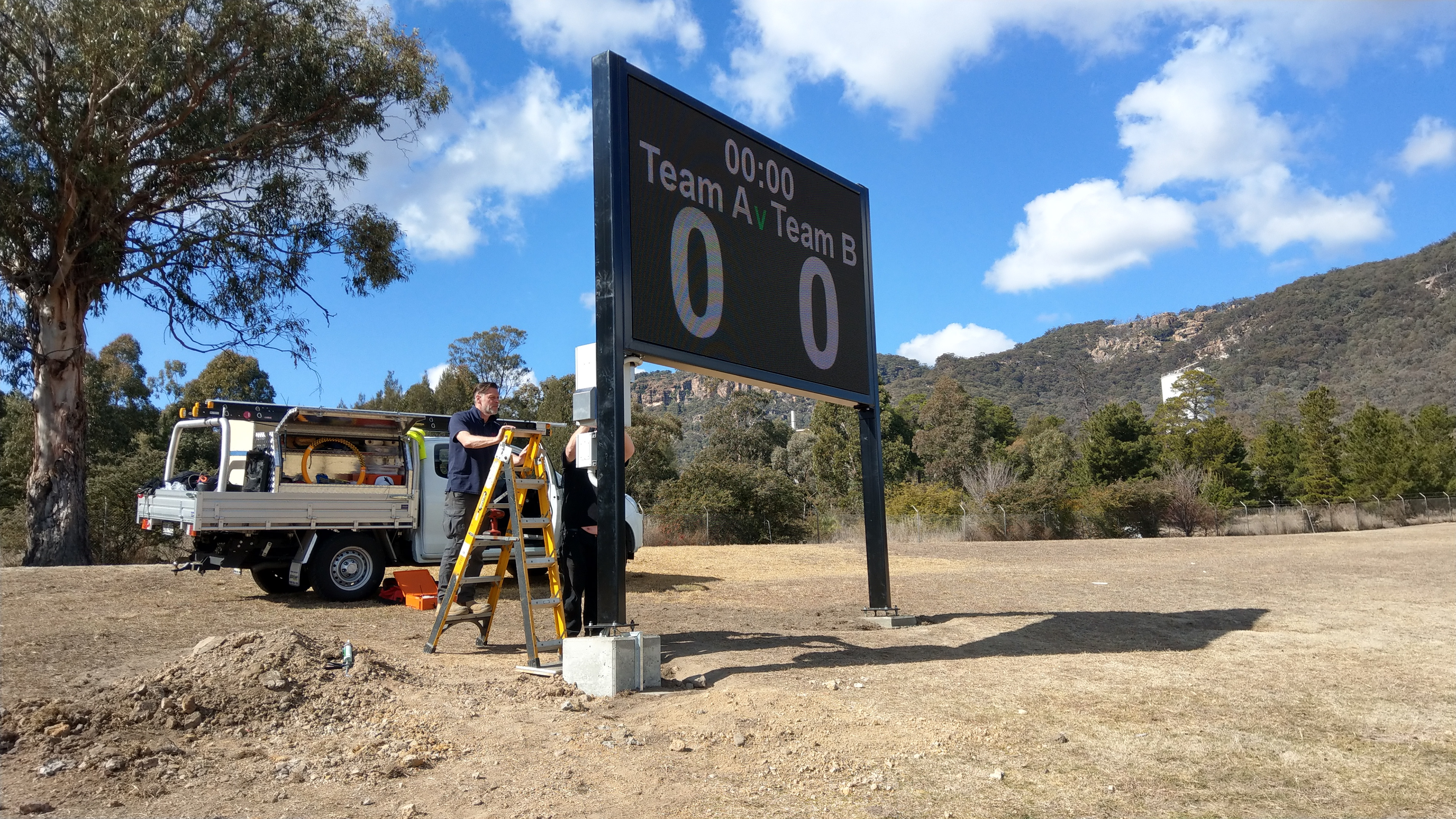 Waratah Park | 10mm, 3.52mW x 2.08mH