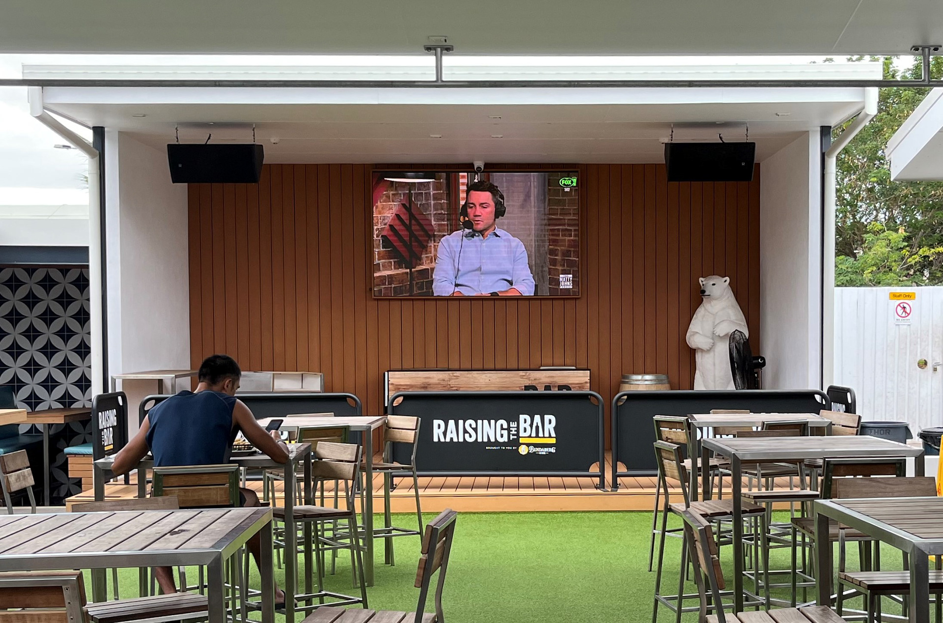 Seaview Tavern | 3.9mm, 2.5mW x 1.5mH
