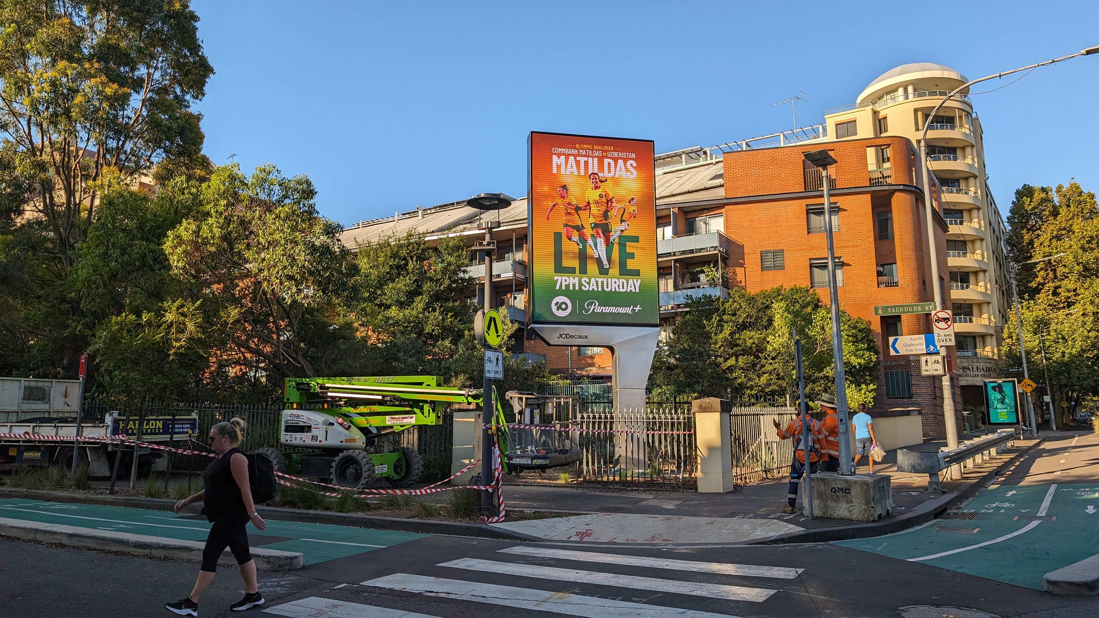 JCDecaux Pyrmont Aspire | 6mm, 3.07mW x 4.6mH
