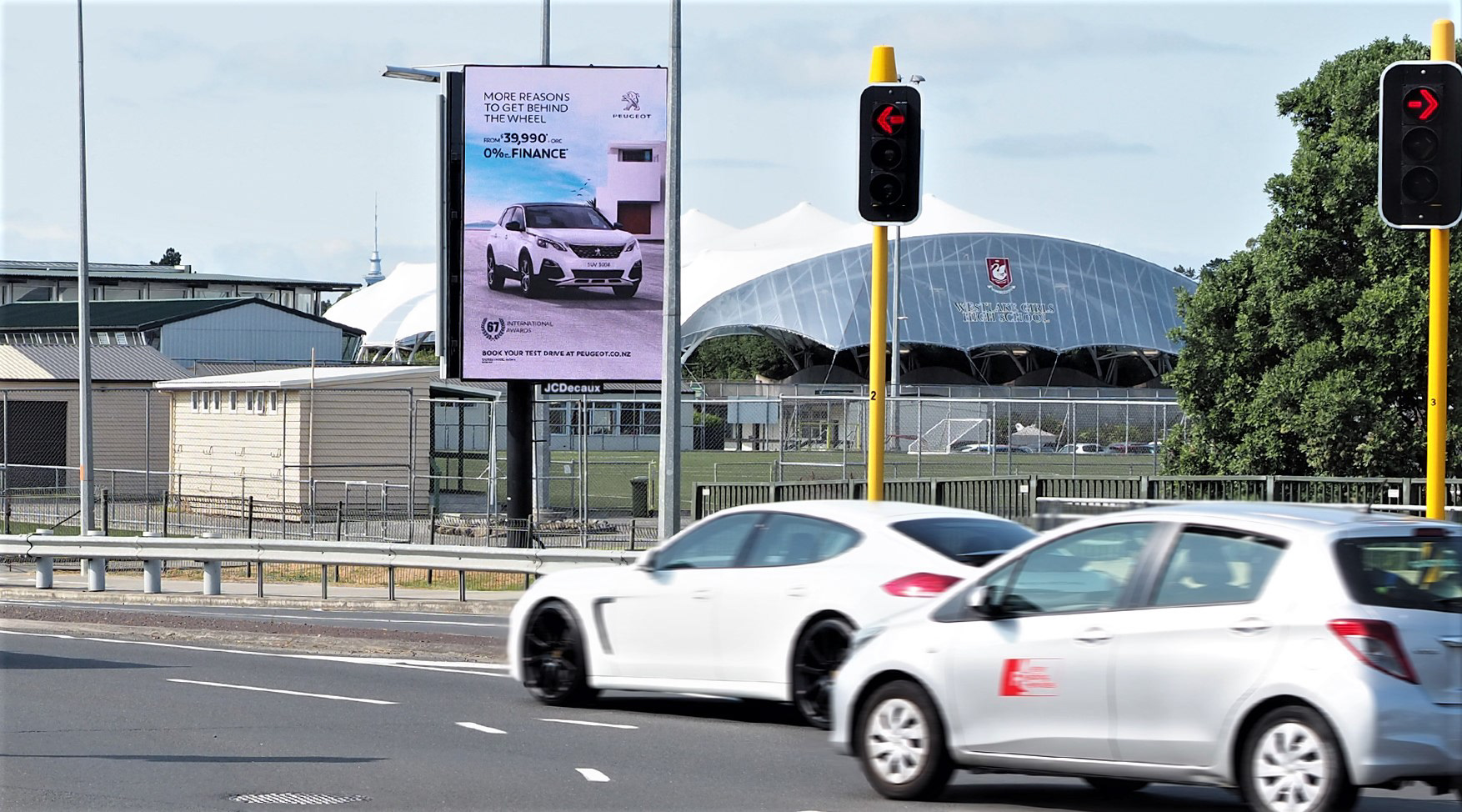 JCDecaux Wairau Road | 8mm, 3.072mW x 4.736mH