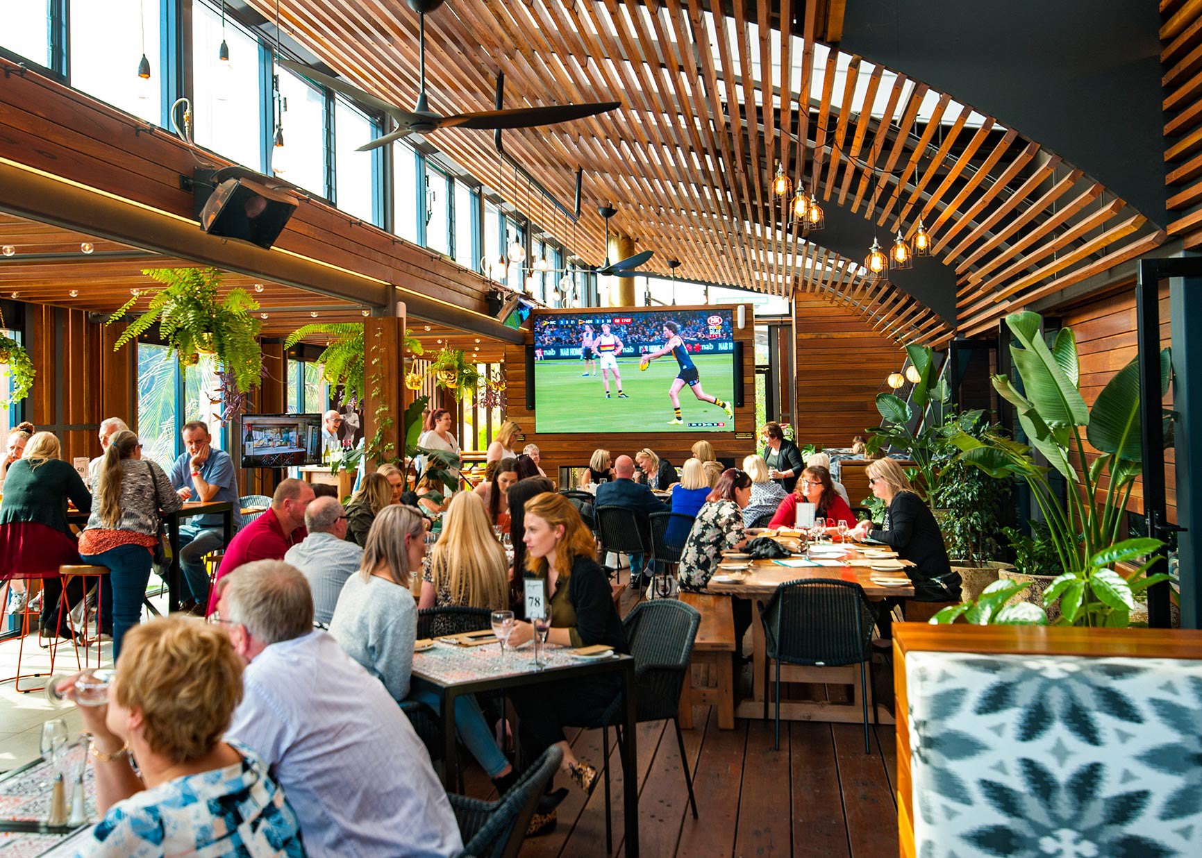 Golden Grove Tavern | 3.9mm, 2.5mW x 1.5mH
