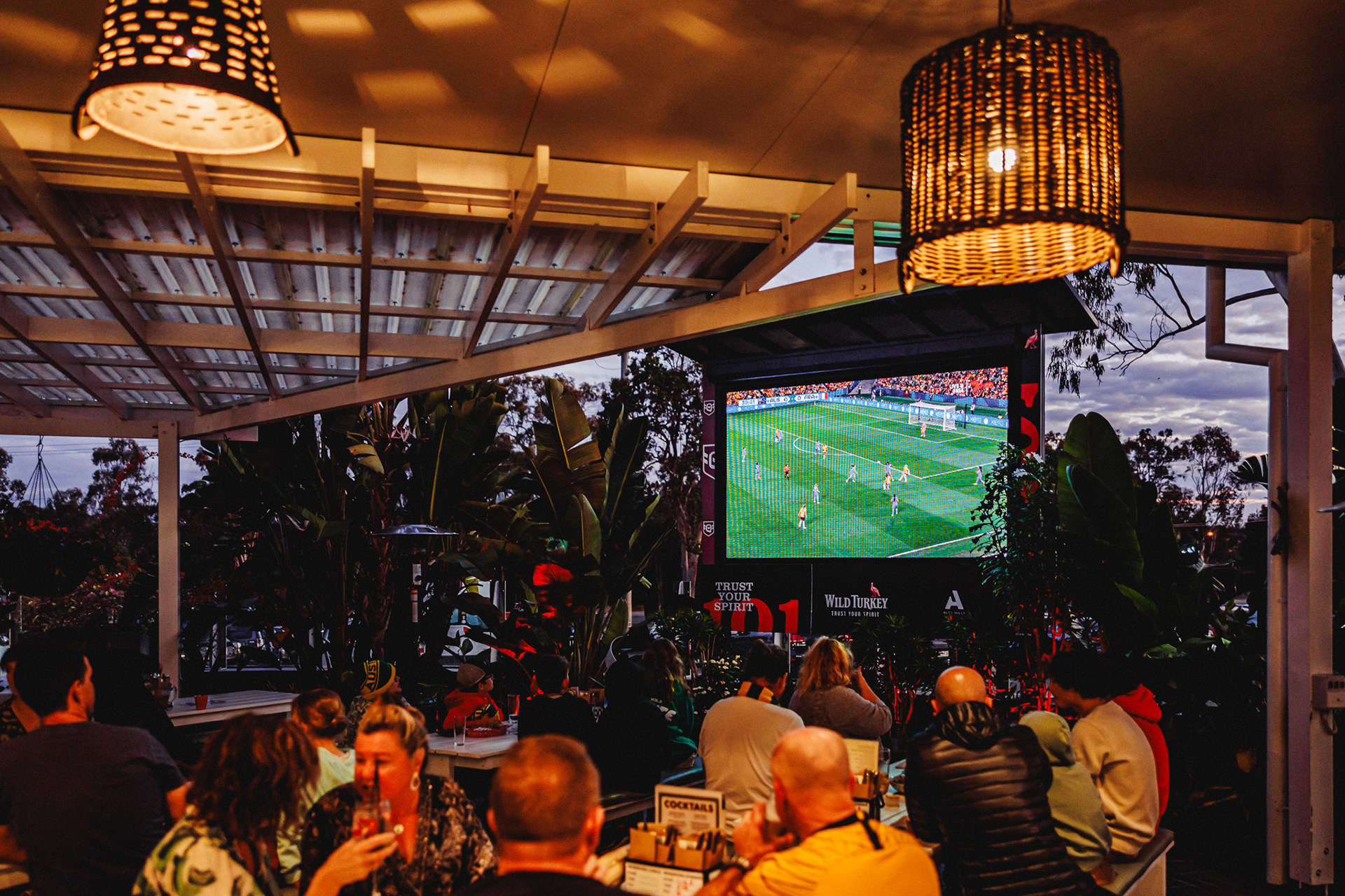 Alexandra Hills Hotel | 5.2mm, 2.5mS x 1.5mH