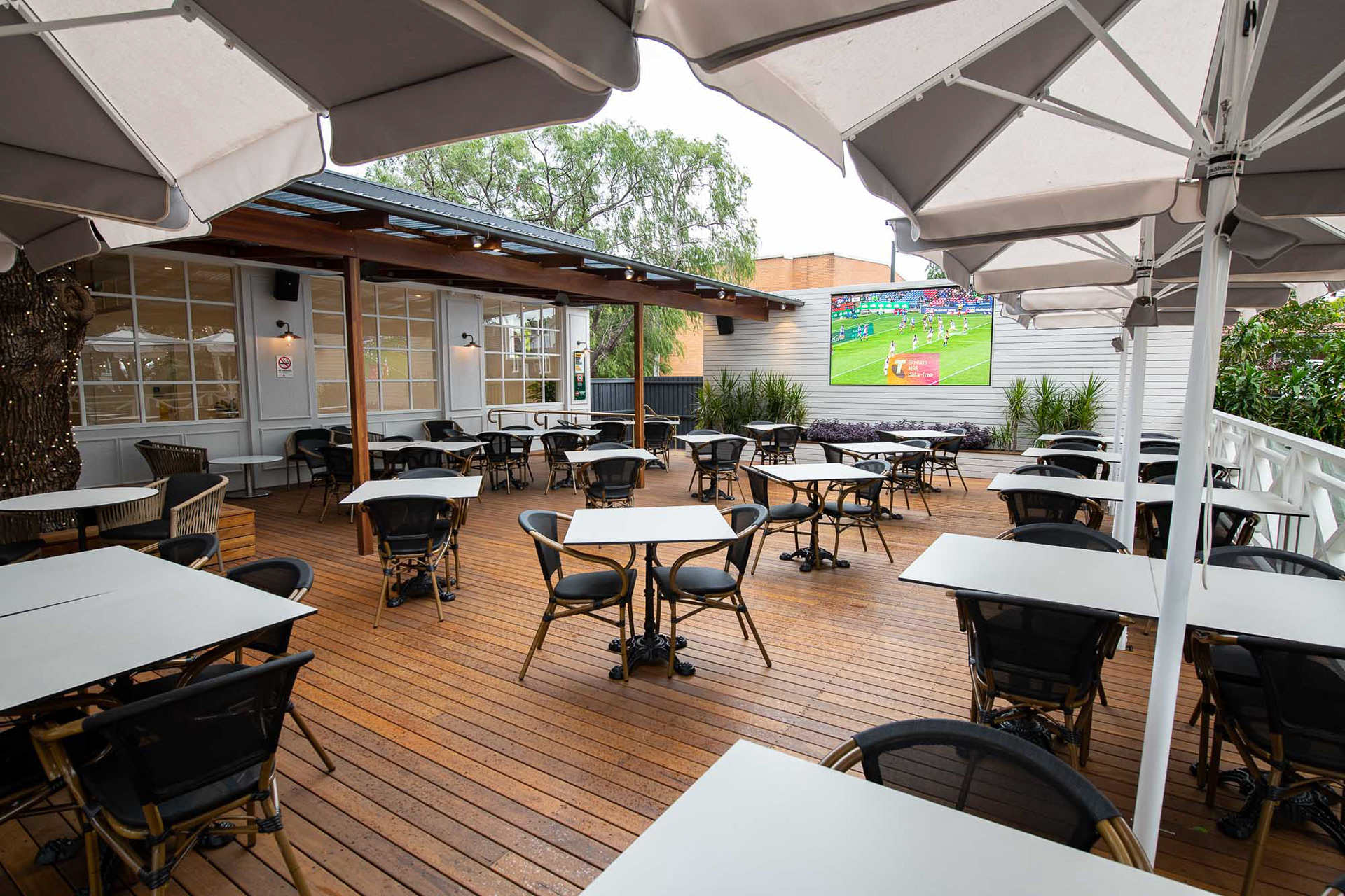 Wentworth Hotel | 3.9mm, 2.5mW x 1.5mH