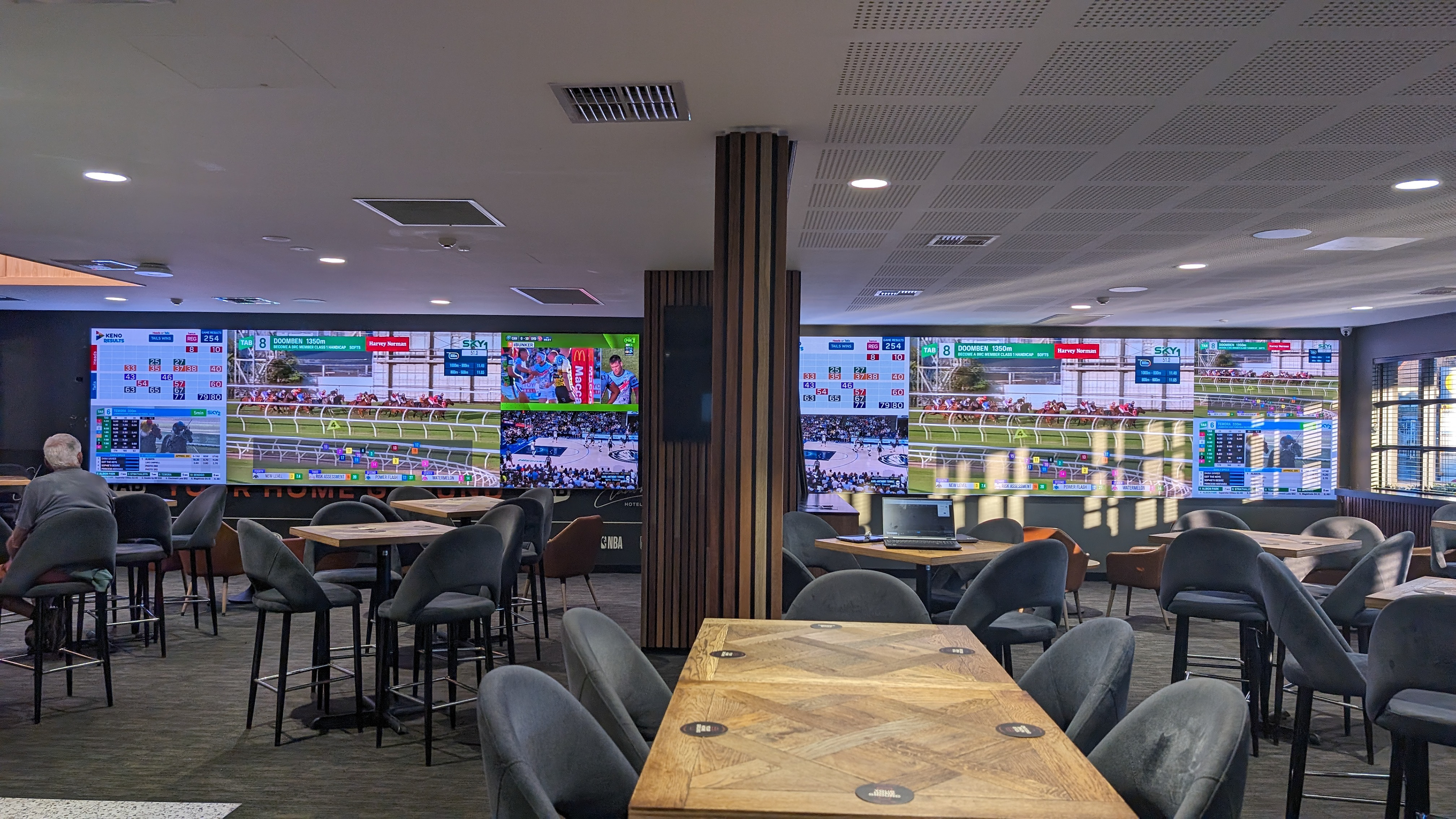 Elanora Hotel | 2 x 1.8mm, 6mW x 1.7mH