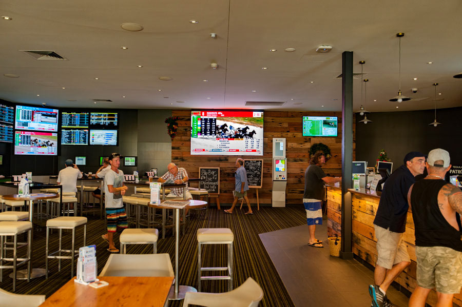 Kawana Waters Hotel | 3.9mm, 2.5mW x 1.5mH