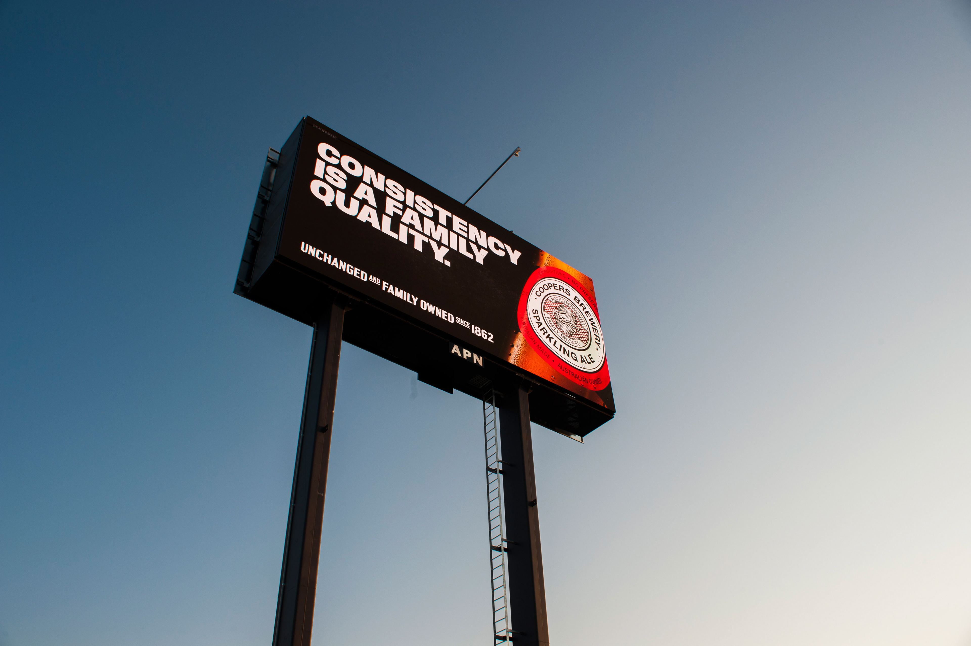 JCDecaux Squatters Arms | 10mm, 11.52mW x 5.70mH