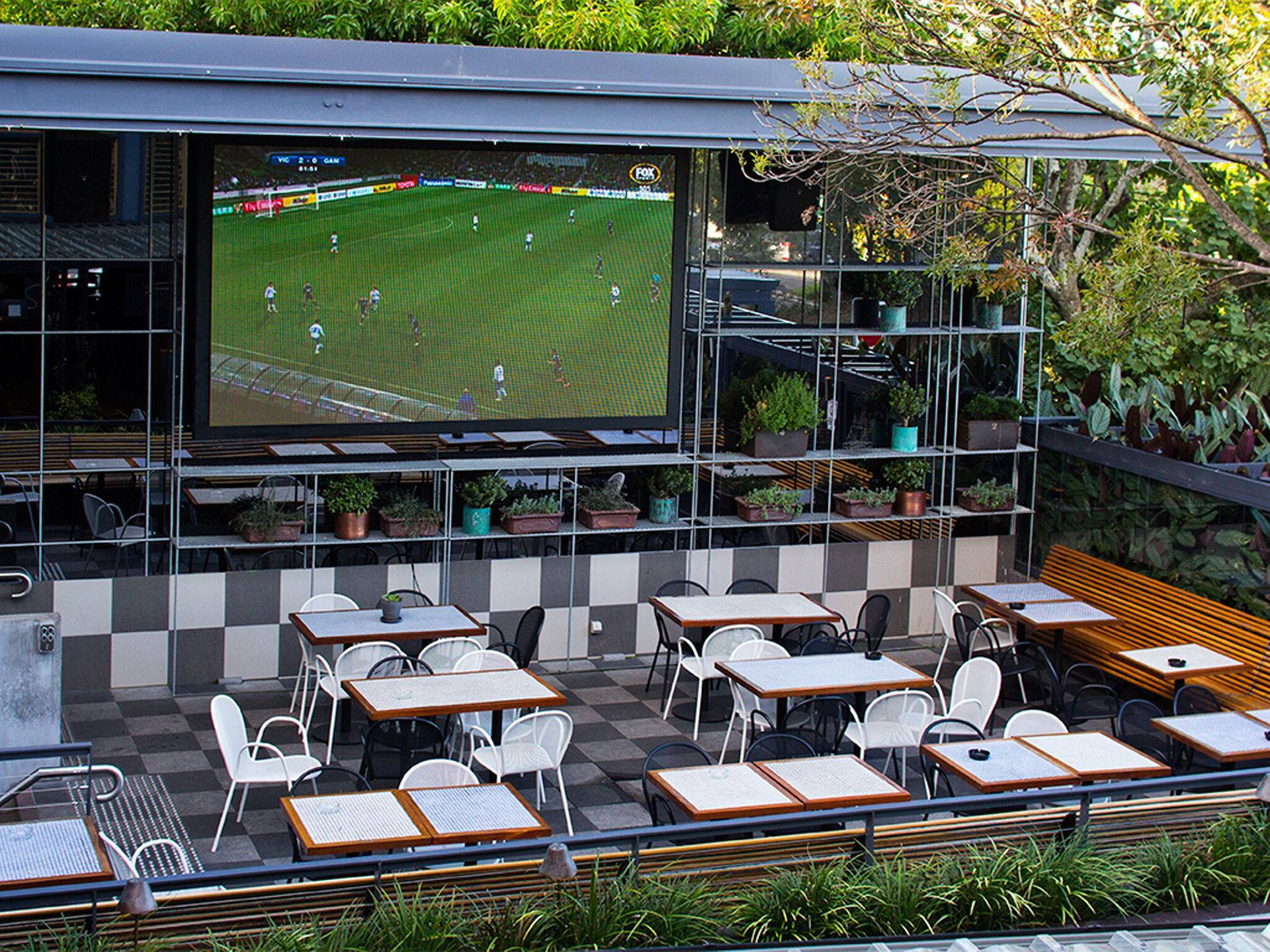 Hunters Hill Hotel | 3.9mm, 3.5mW x 2mH