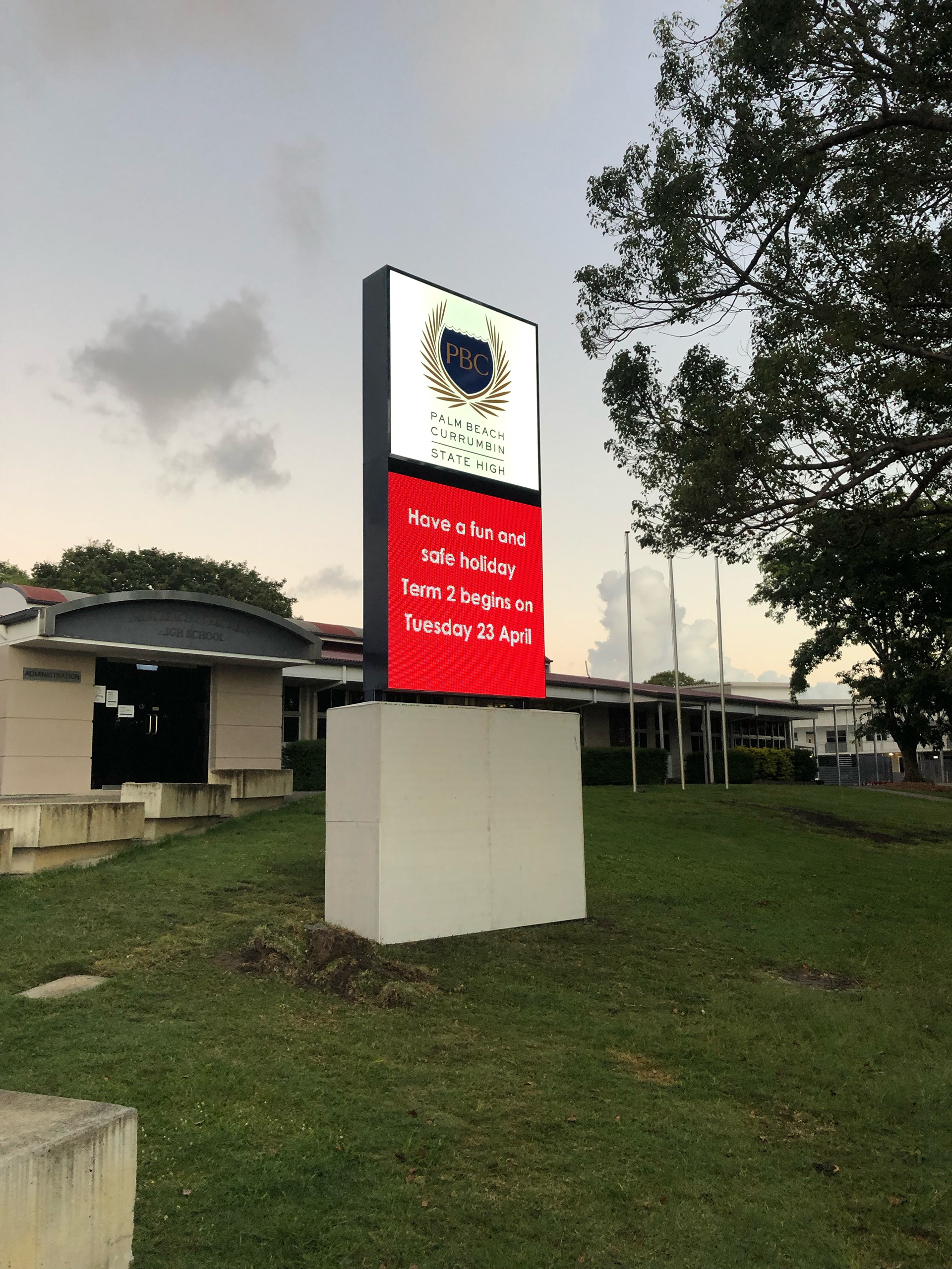 Palm Beach Currumbin State High | 10mm, 1.92mW x 1.92mH
