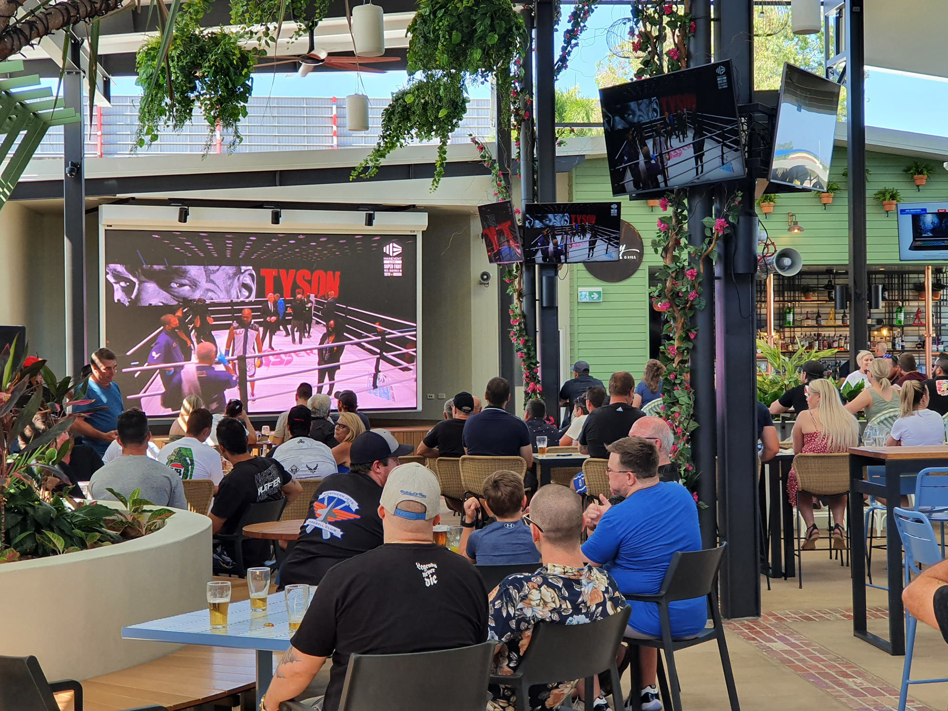 Townsville Brothers Leagues Club | 3.9mm 4.5mW x 2.5mH