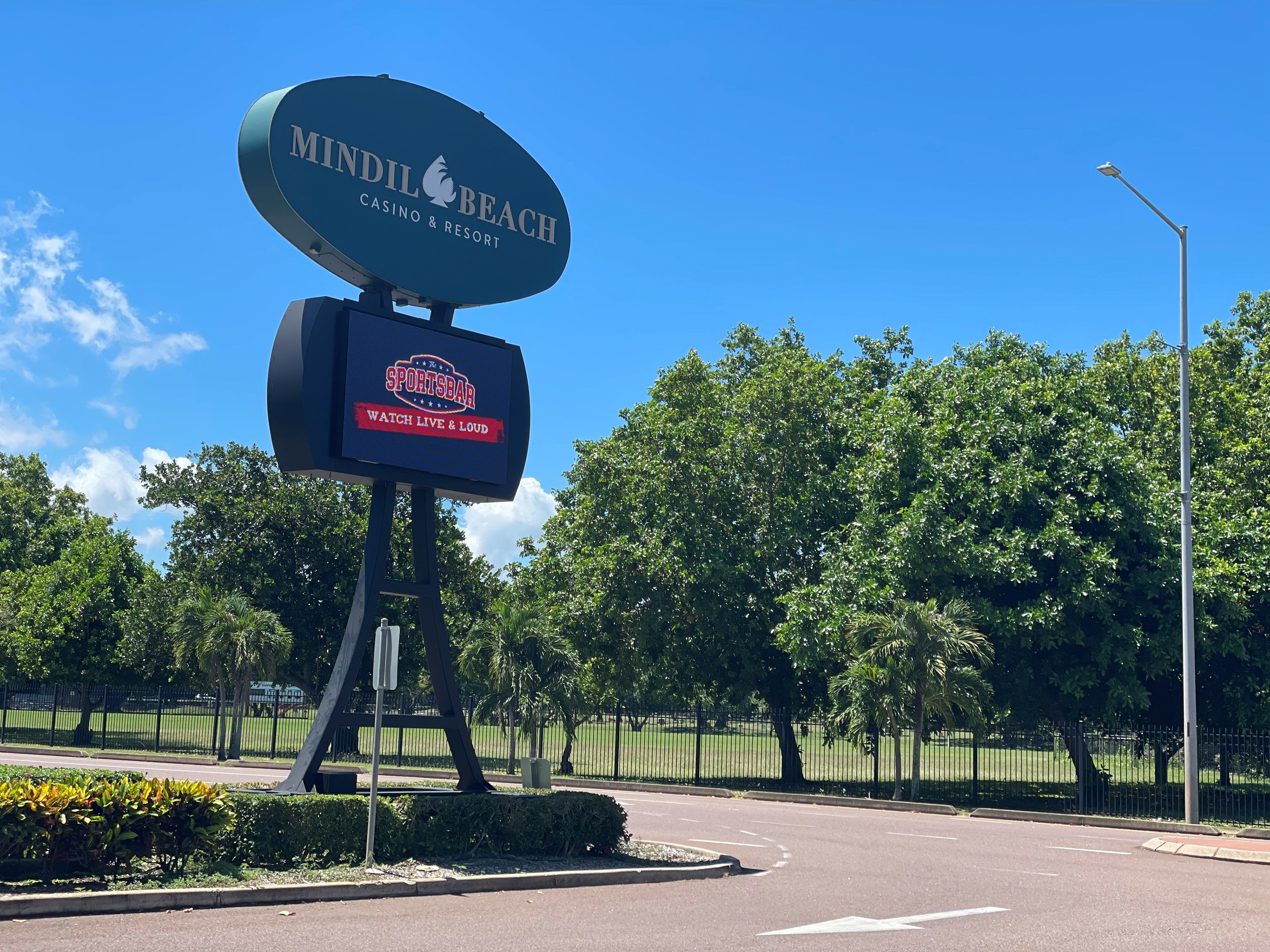 Mindil Beach Casino | 10mm, 2.56mW x 1.6mH