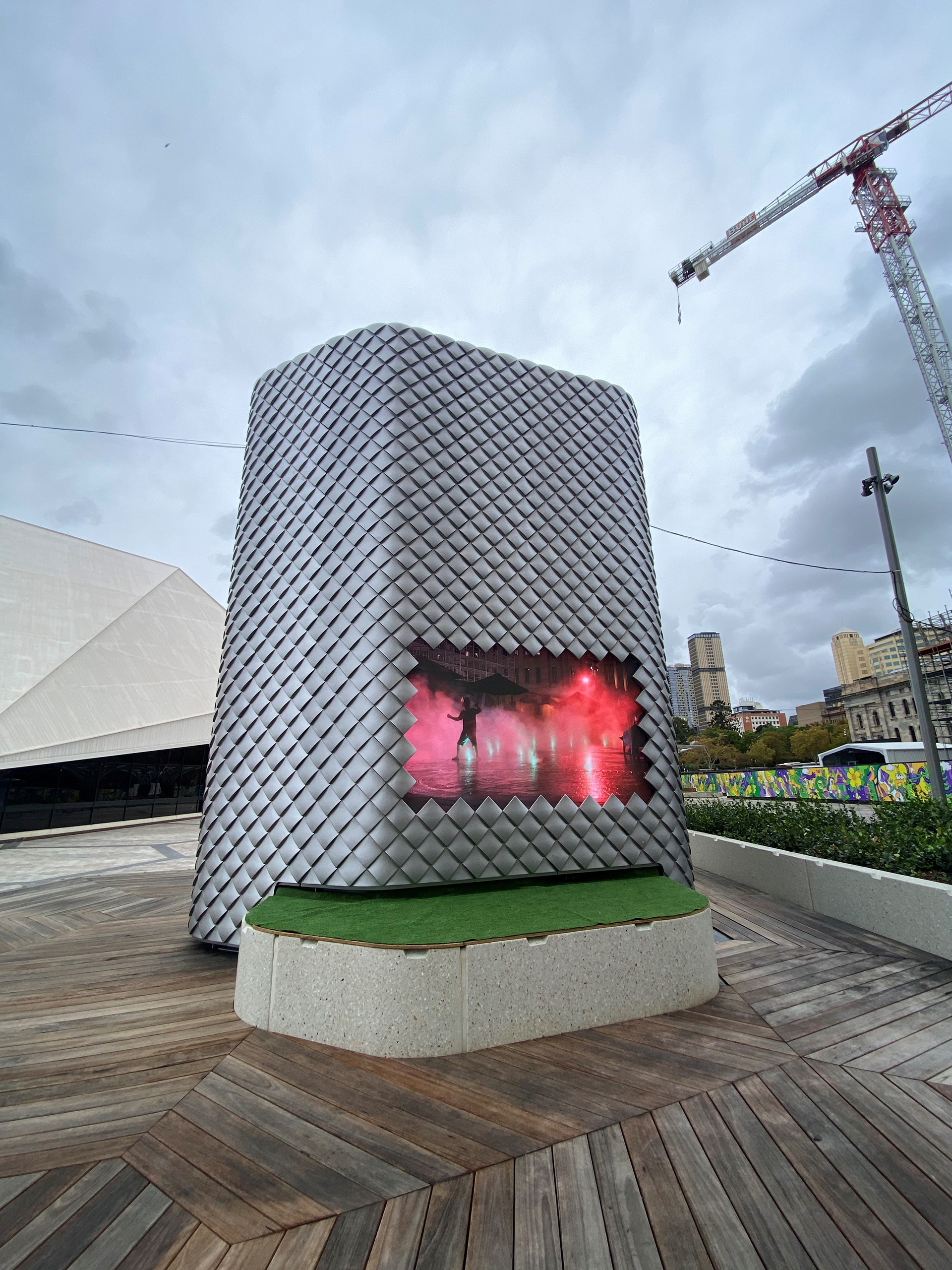 Festival Plaza | 3.9mm, 2.5mW x 1.5mH