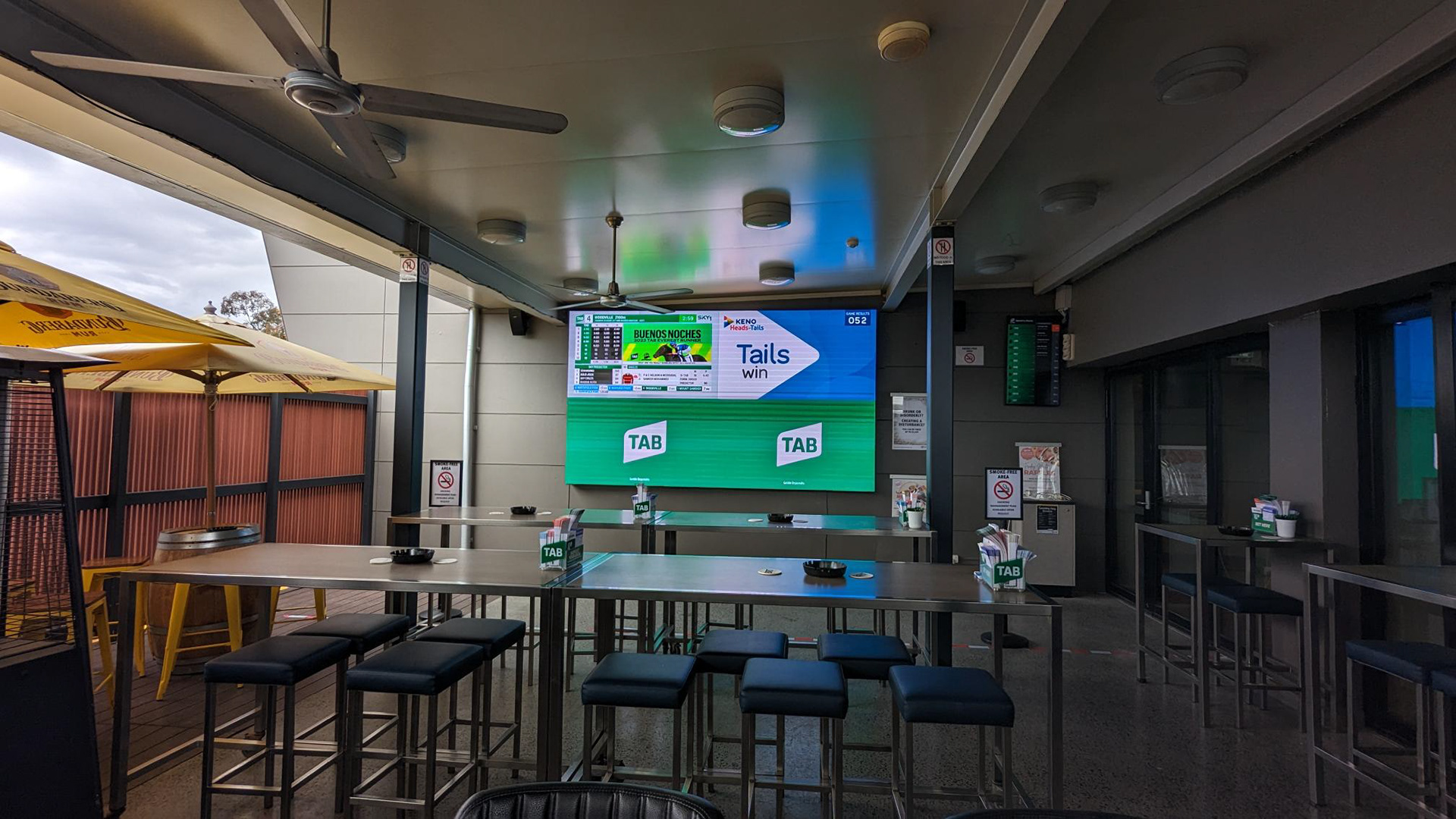 Bracken Ridge Tavern | 1.9mm, 7mW x 1.5mH