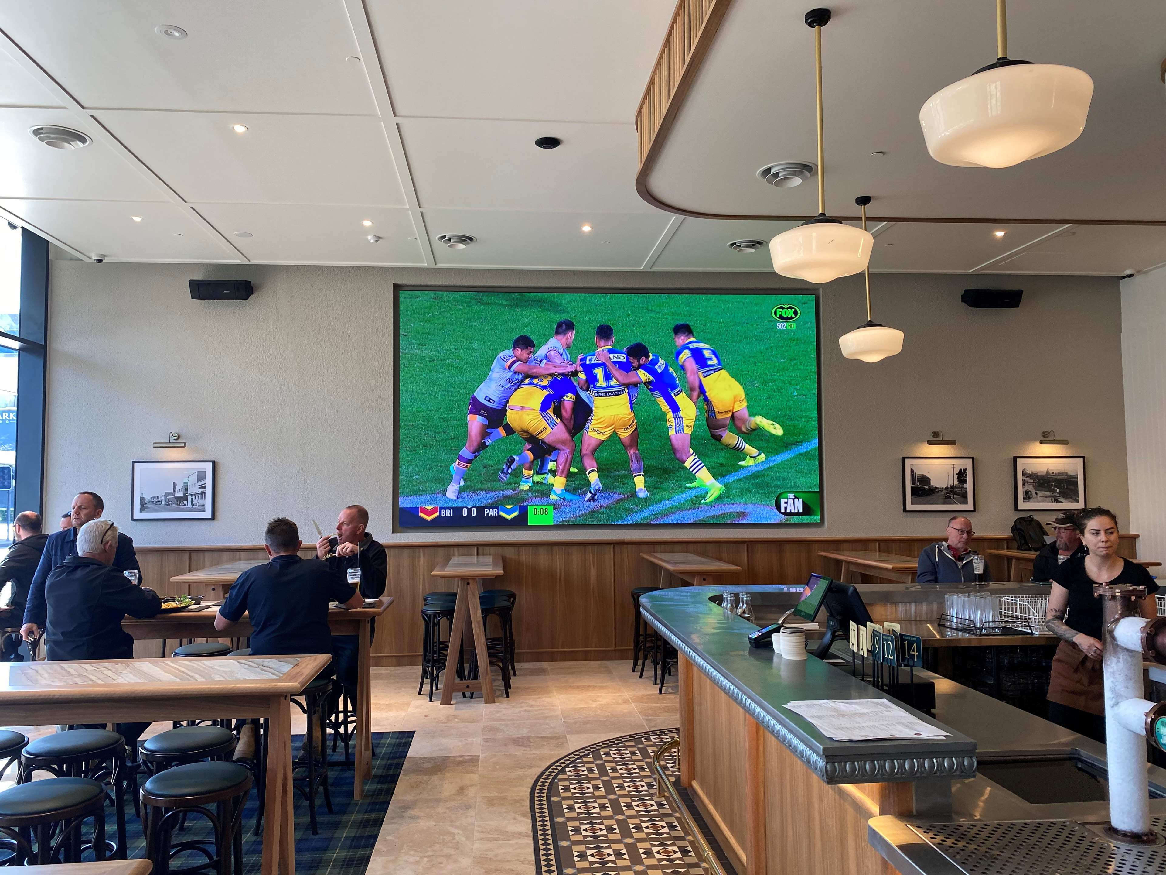 The Bon Pavillion (Railway Tavern) | 2.6mm, 4.5mW x 2.5mH