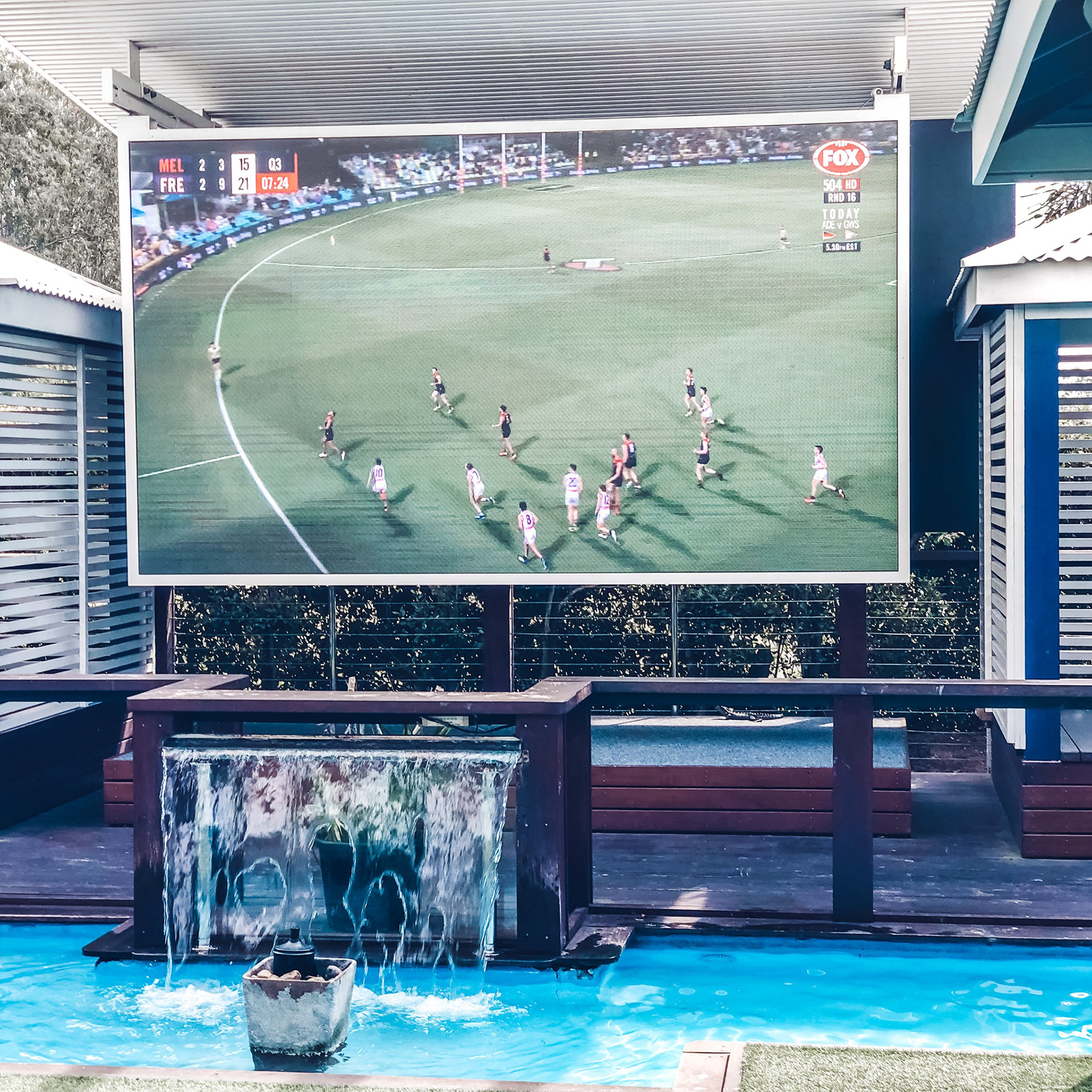 Boathouse Tavern | 3.9mm, 3.5mW x 2mH