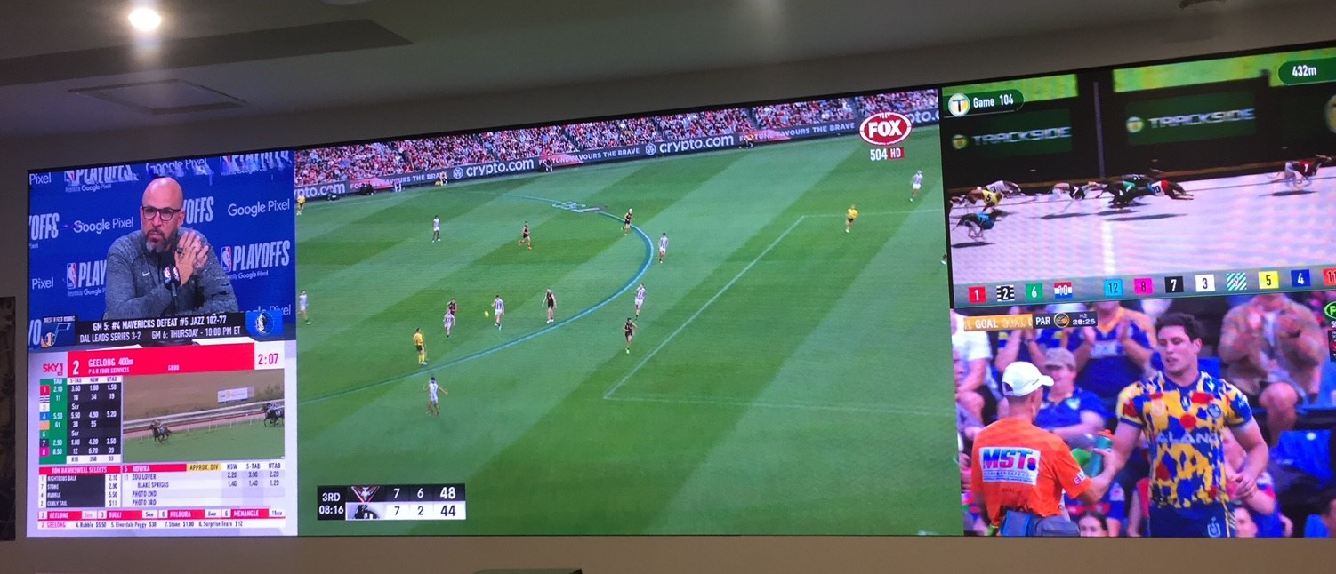 Bells Hotel Sports Bar | 2.6mm, 5mW x 1.5mH
