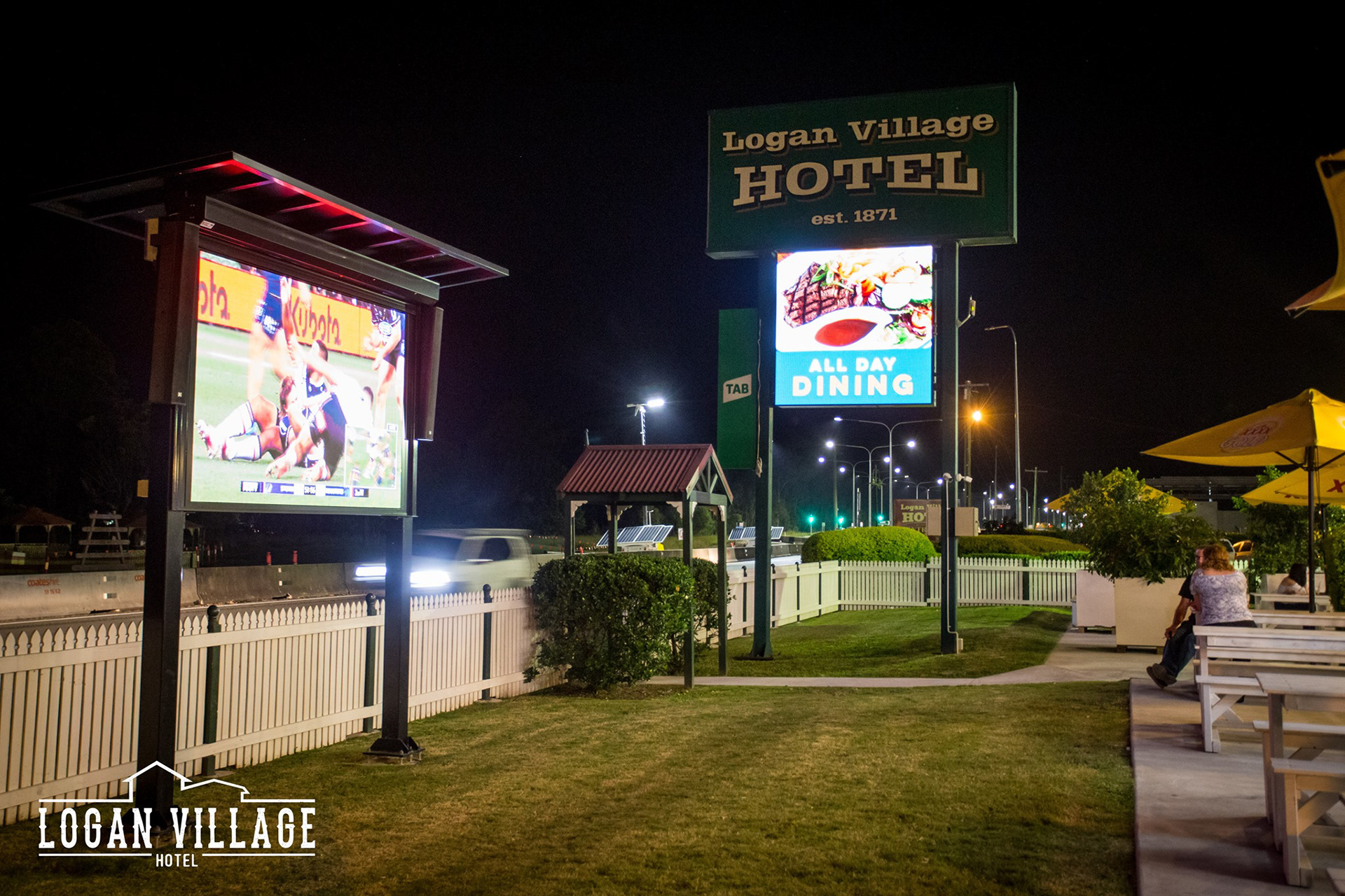 Logan Village Hotel | 3.9mm, 2.5mW x 1.5mH