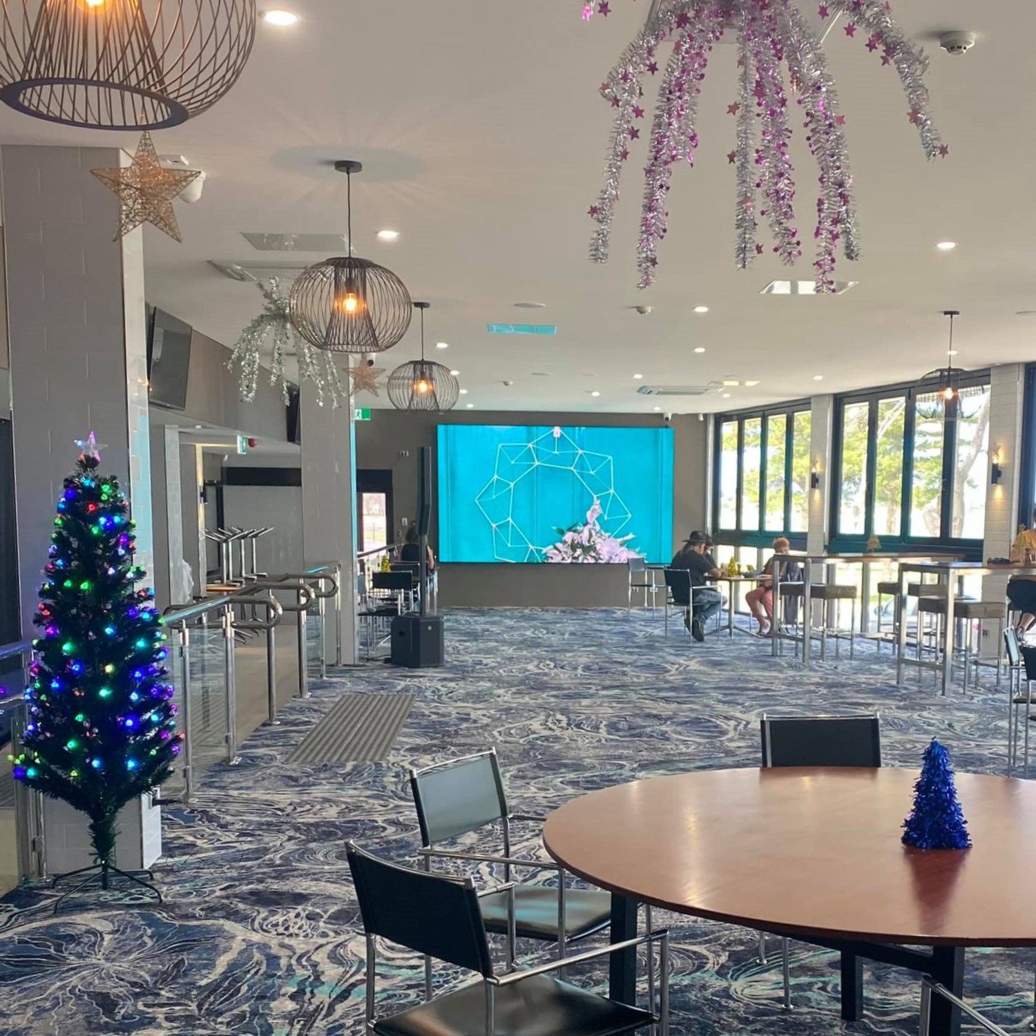 Ceduna Hotel | 2.5mm, 3.5mW x 2mH