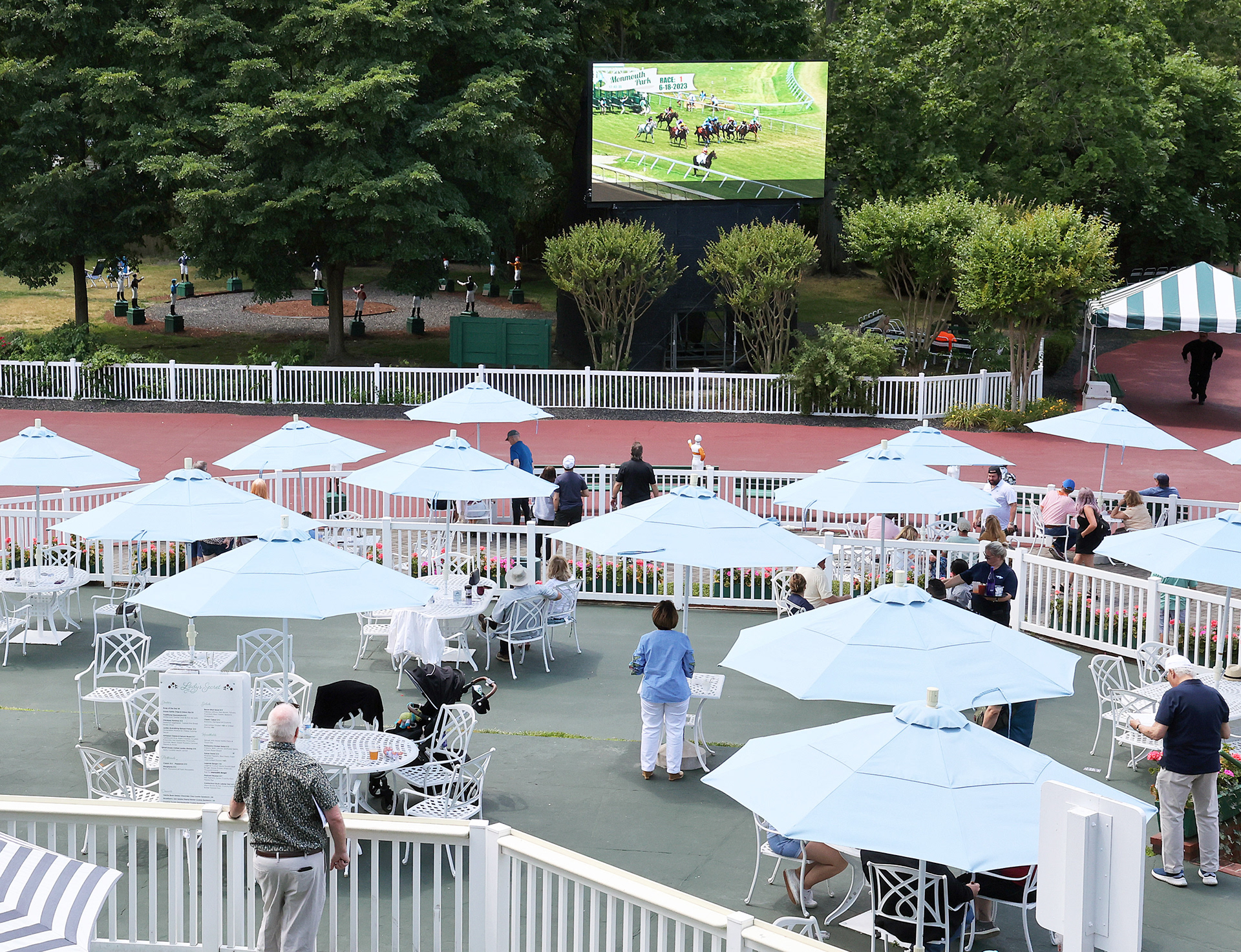 Monmouth Park Racetrack | 10mm 10.5ftH x 18.9ftW