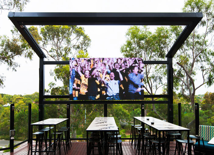 Lower Plenty Hotel | 5.2mm, 3.5mW x 2mH