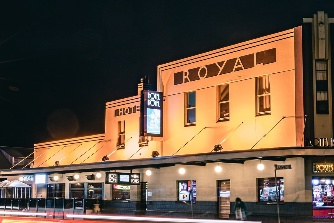 Hotel Royal | 7mm, 1mW x 1.5mH