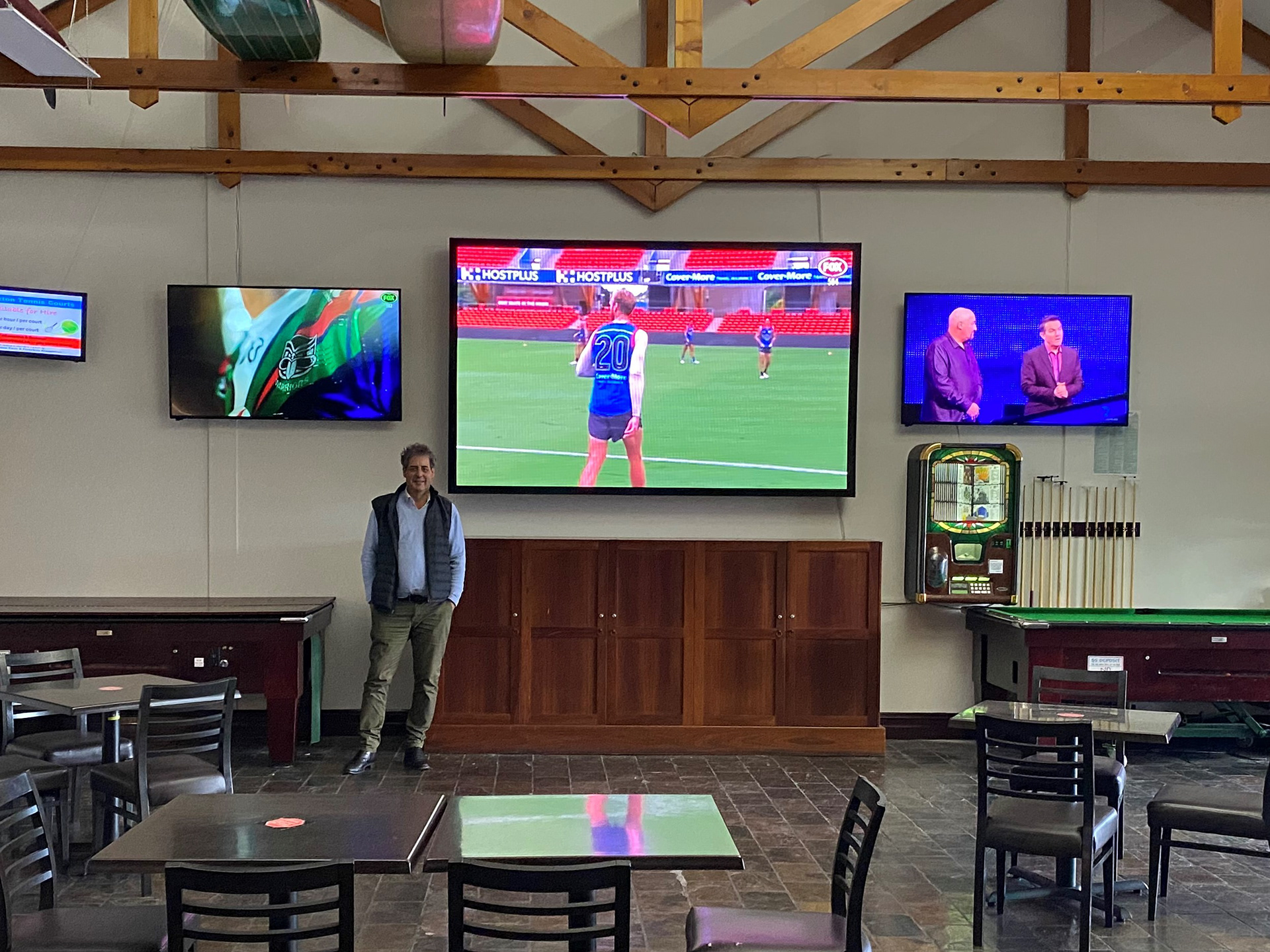 Middleton Tavern | 3.9mm, 2.5mW x 1.5mH