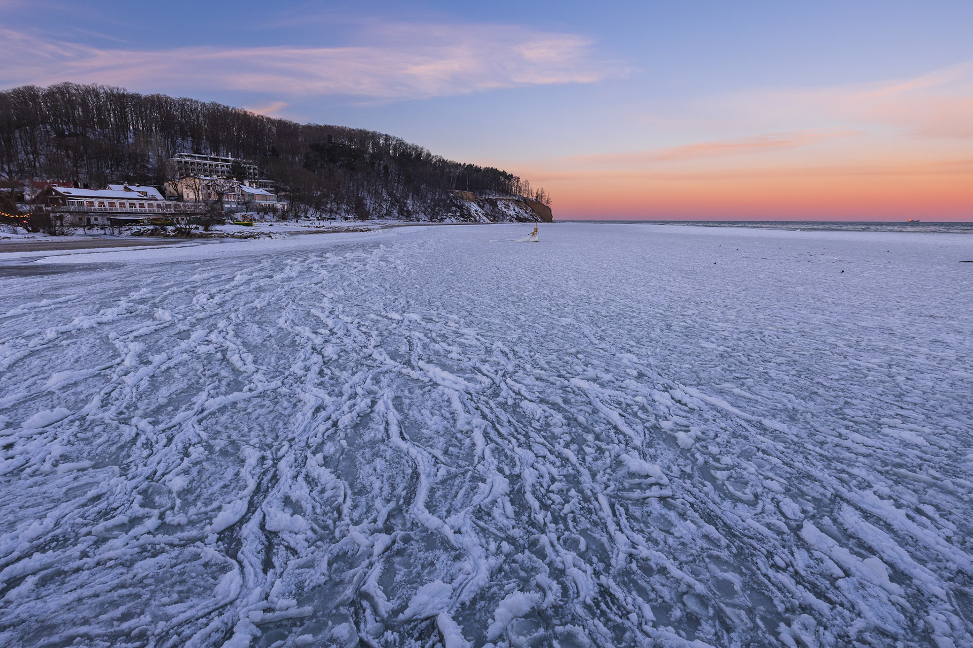 Zimowa melancholia. Bałtyk w swojej najbardziej surowej, a zarazem najpiękniejszej odsłonie.
