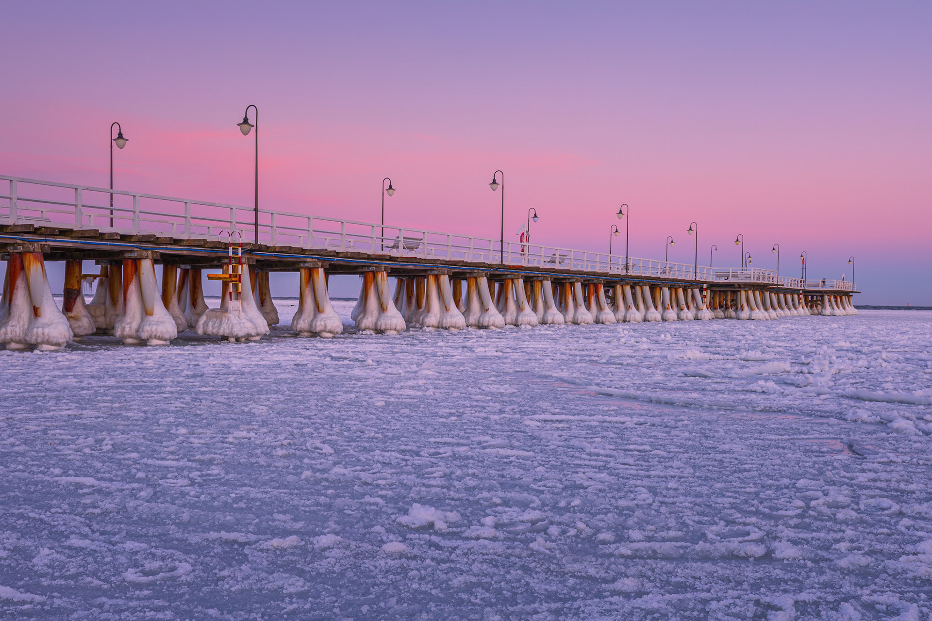 Zimowa melancholia. Bałtyk w swojej najbardziej surowej, a zarazem najpiękniejszej odsłonie.