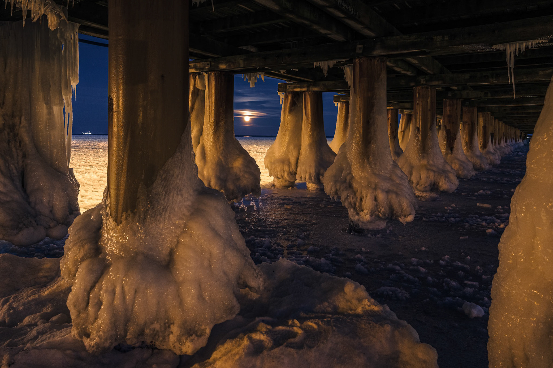 Gdy molo zamienia się w lodowy zamek, a Klif przywdziewa zimową białą perukę.
