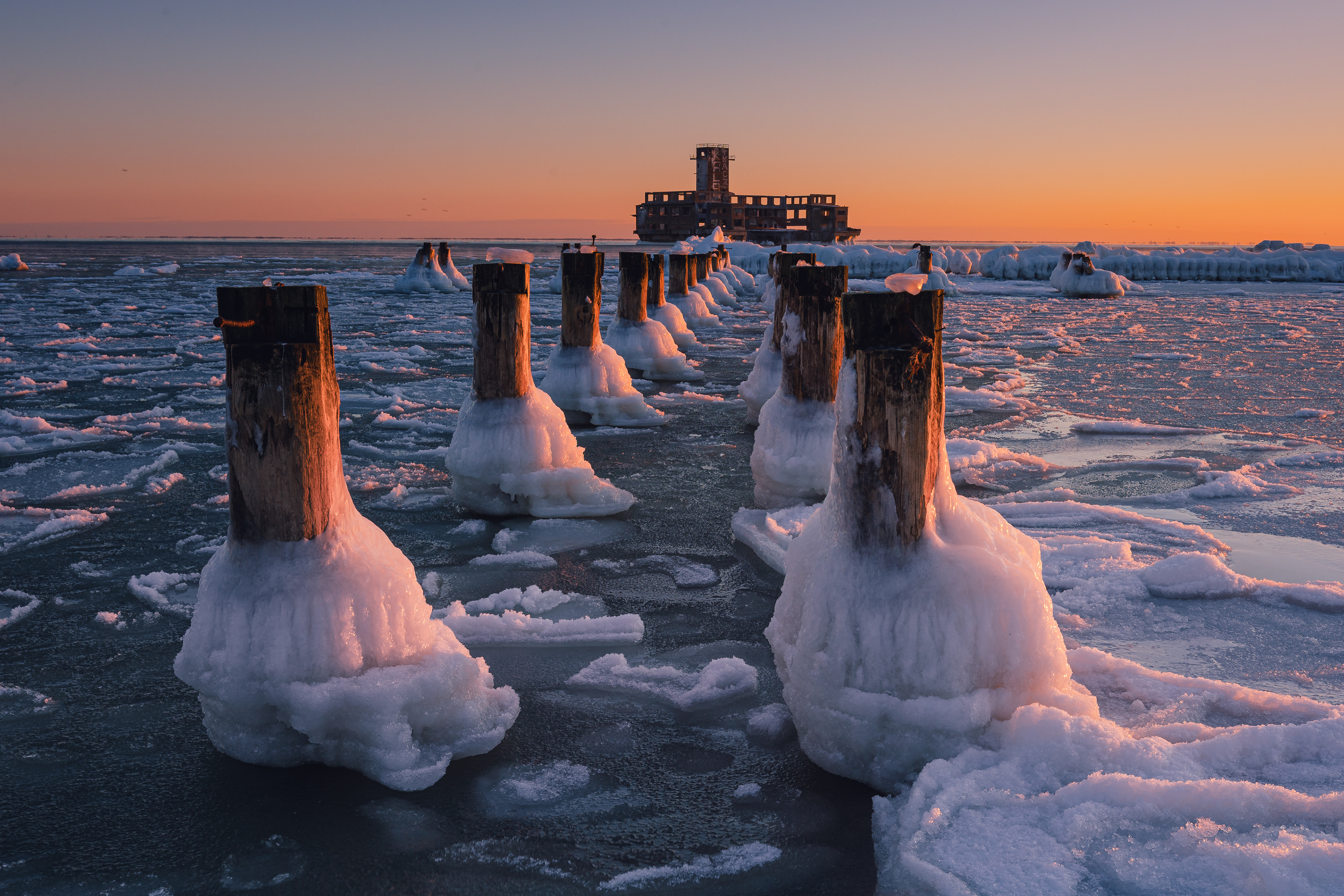 Gdynia Babie Doły zima spacer nad morzem zamarznięta zatoka pucka.