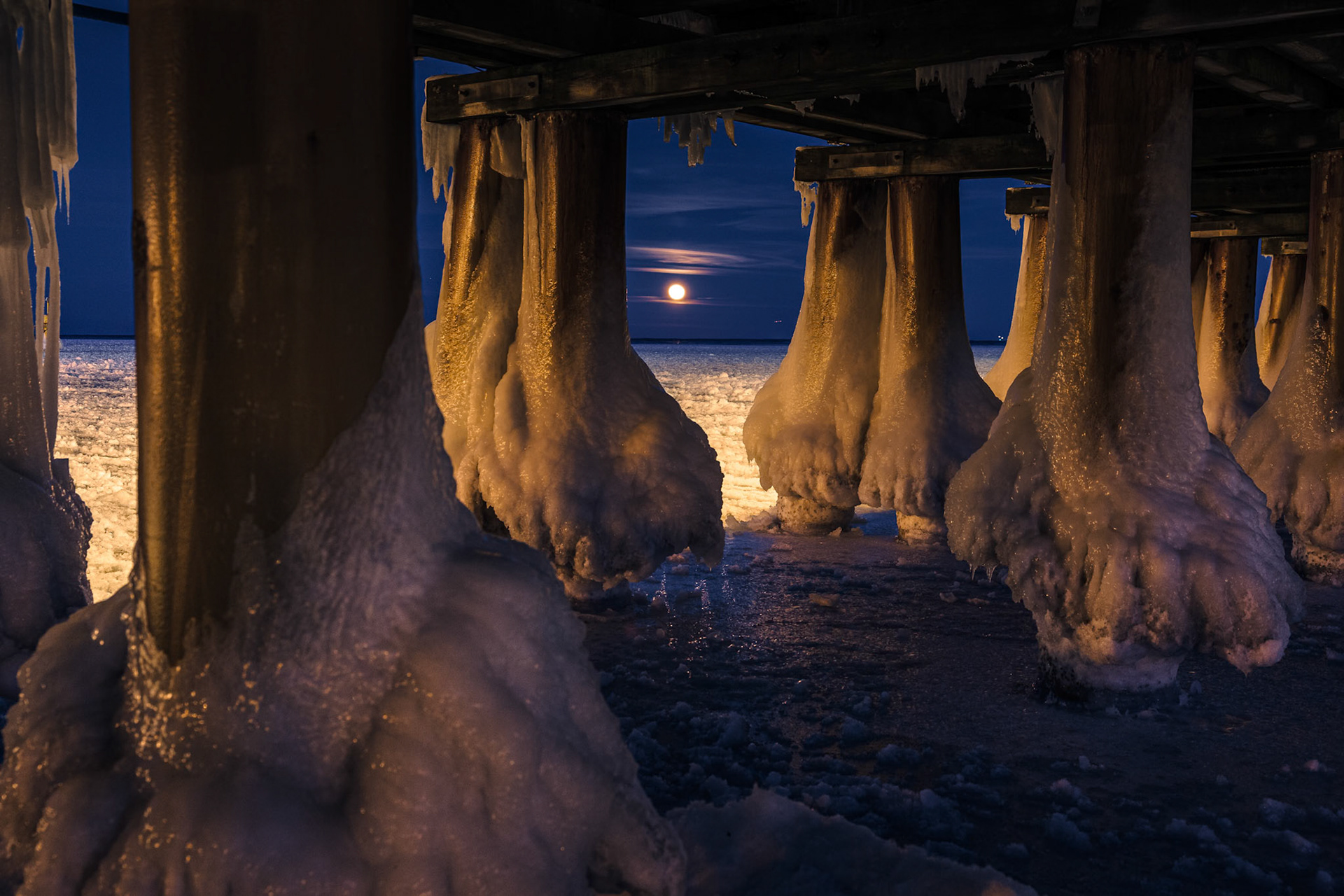 Gdy molo zamienia się w lodowy zamek, a Klif przywdziewa zimową białą perukę.