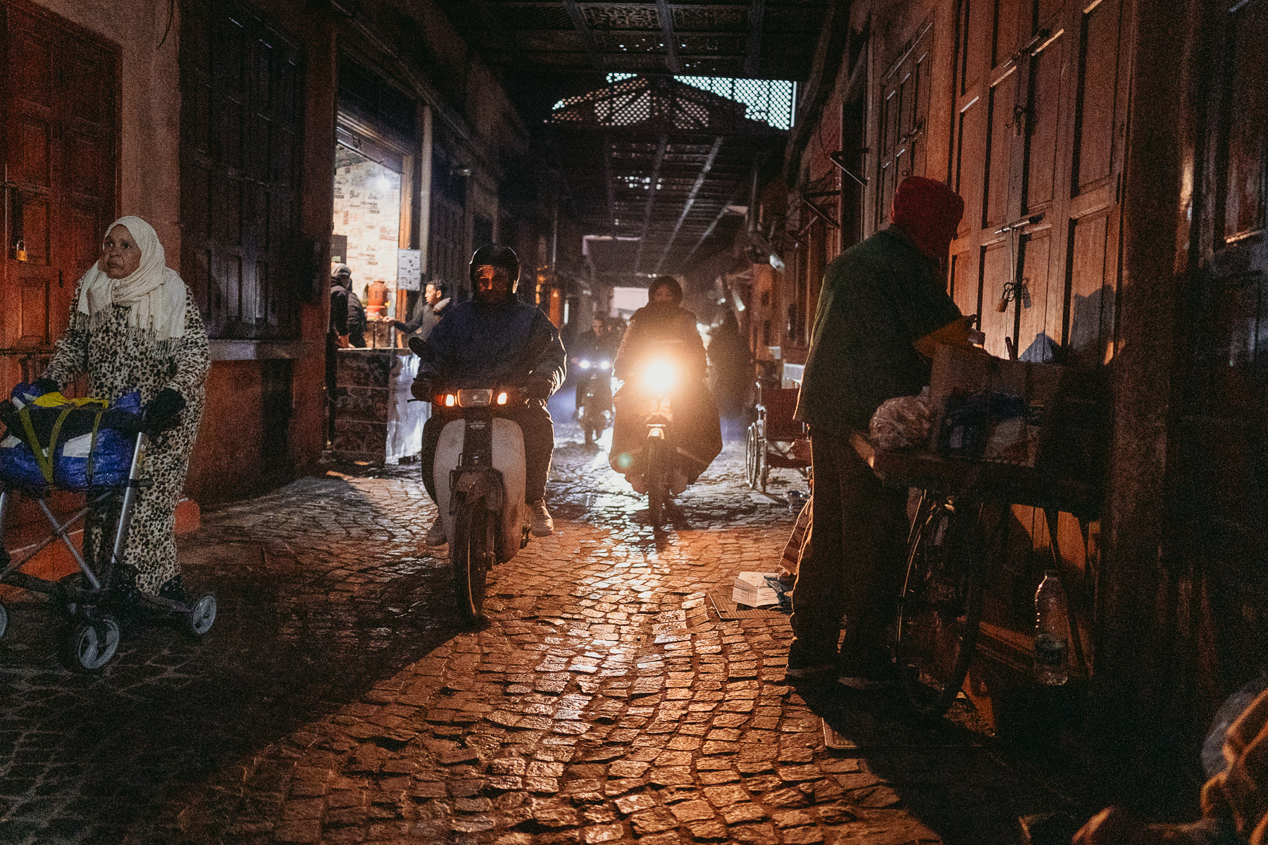 Fotografia uliczna Maroko Canon 24mm f/1.4 L VCM AF