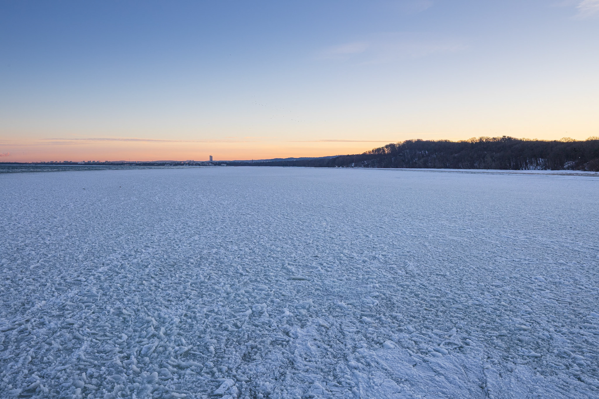 Zimowa melancholia. Bałtyk w swojej najbardziej surowej, a zarazem najpiękniejszej odsłonie.
