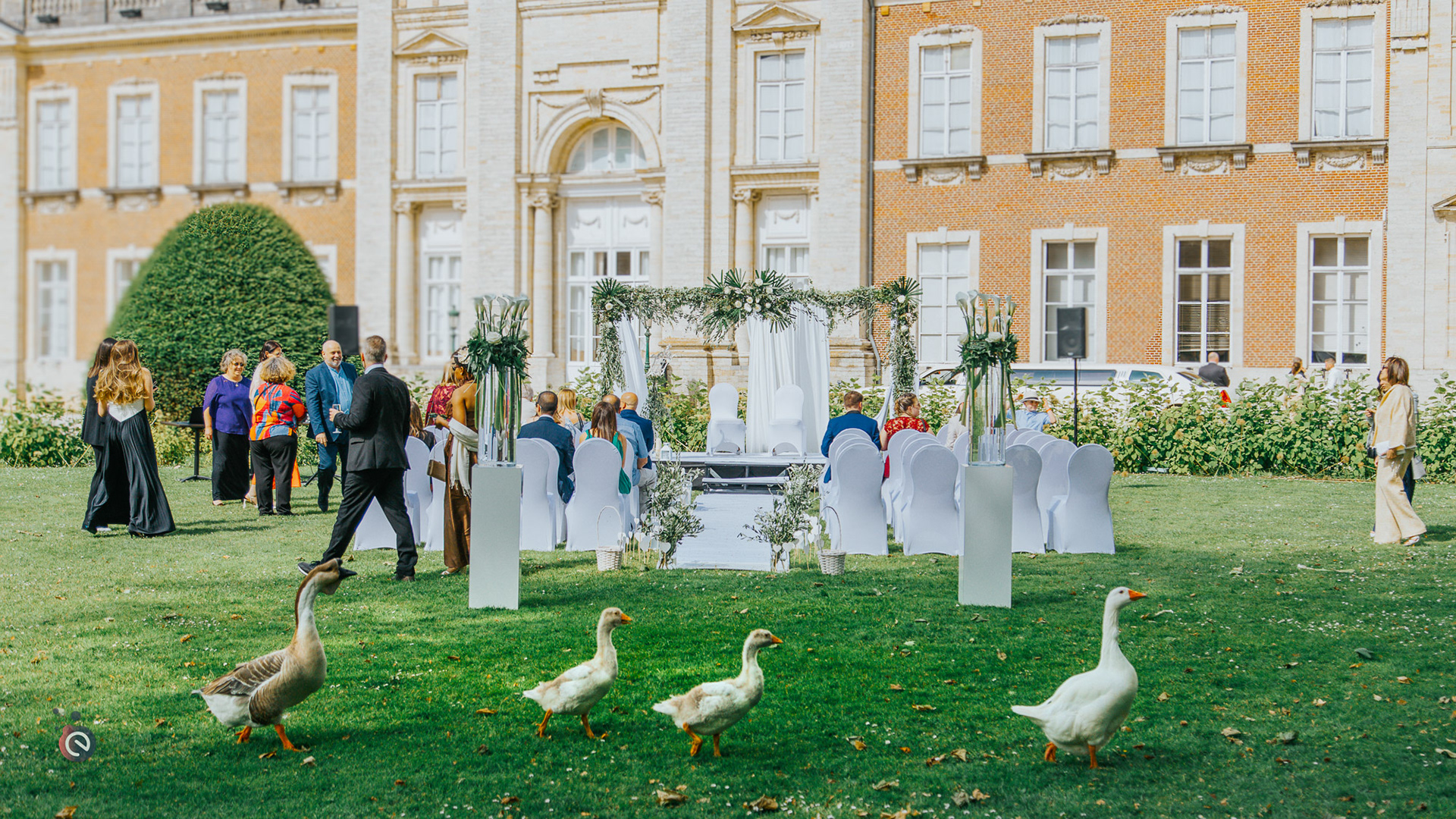 Cérémonie de mariage au château d'Hélécine en Belgique organisée par event your life, wedding planner basé à Bruxelles.