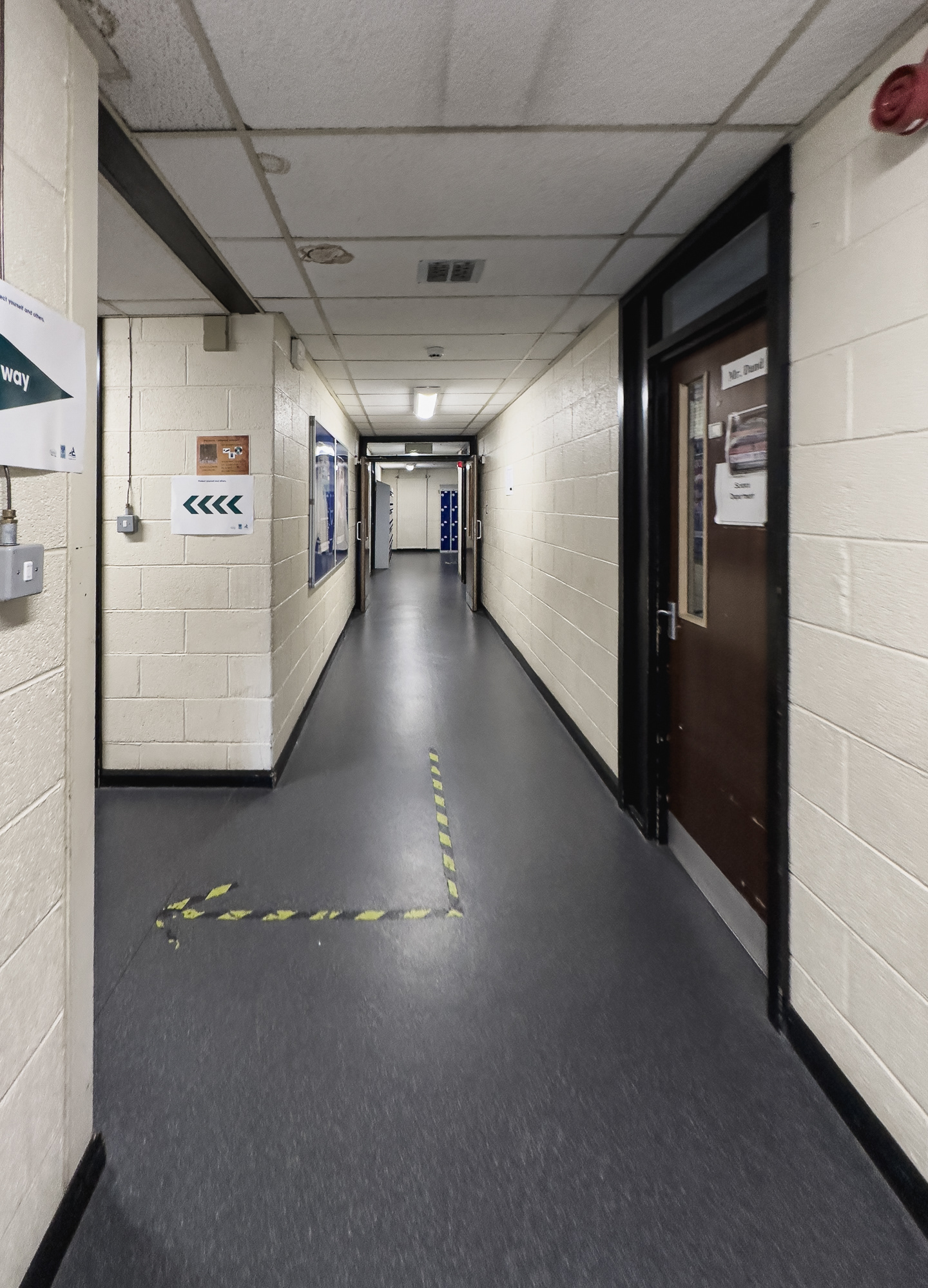 Looking back towards the junction - long horseshoe corridor the the left.