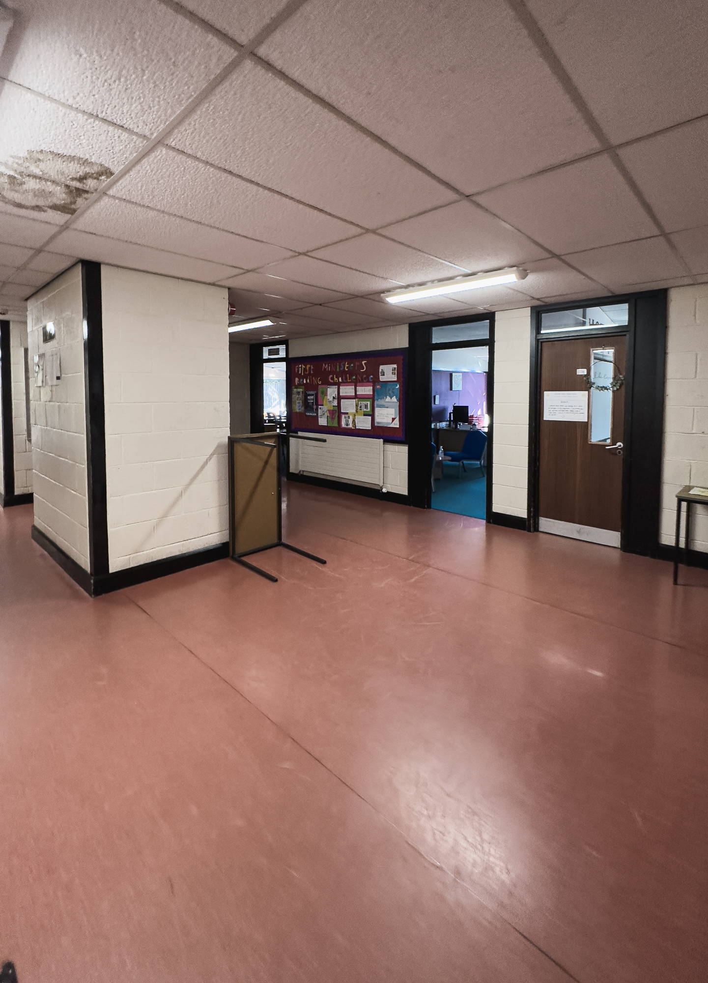 The lobby section halfway down the corridor.