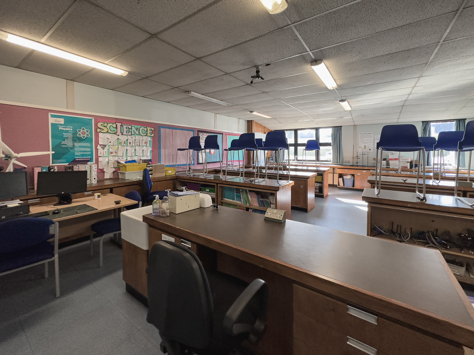 Mr Rodger's Chemistry classroom.