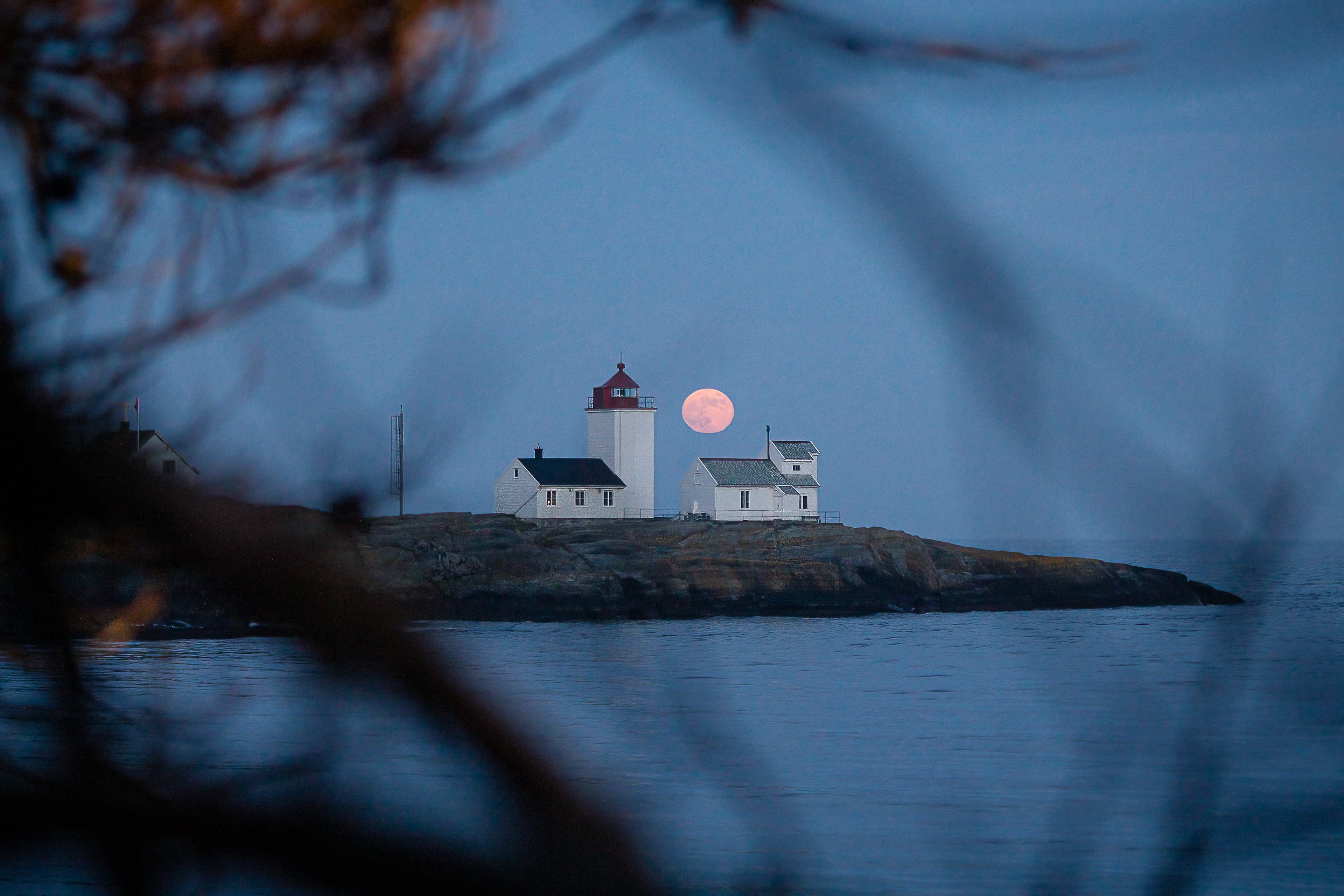 Full moon at Langesund lighthouse
